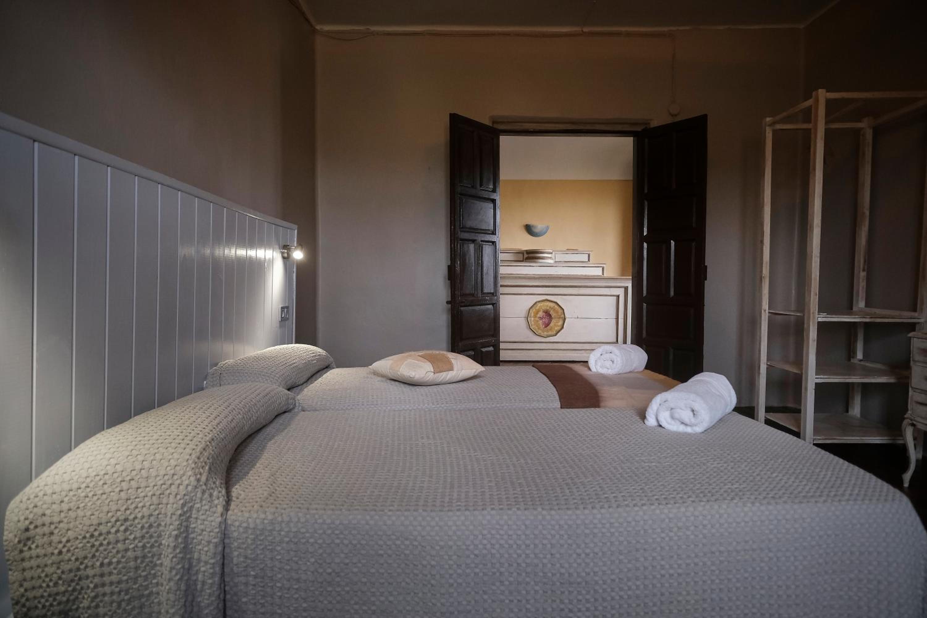 CASA RURAL PALACIO CONDE DE ALDANA con piscina entre encinares y dehesas