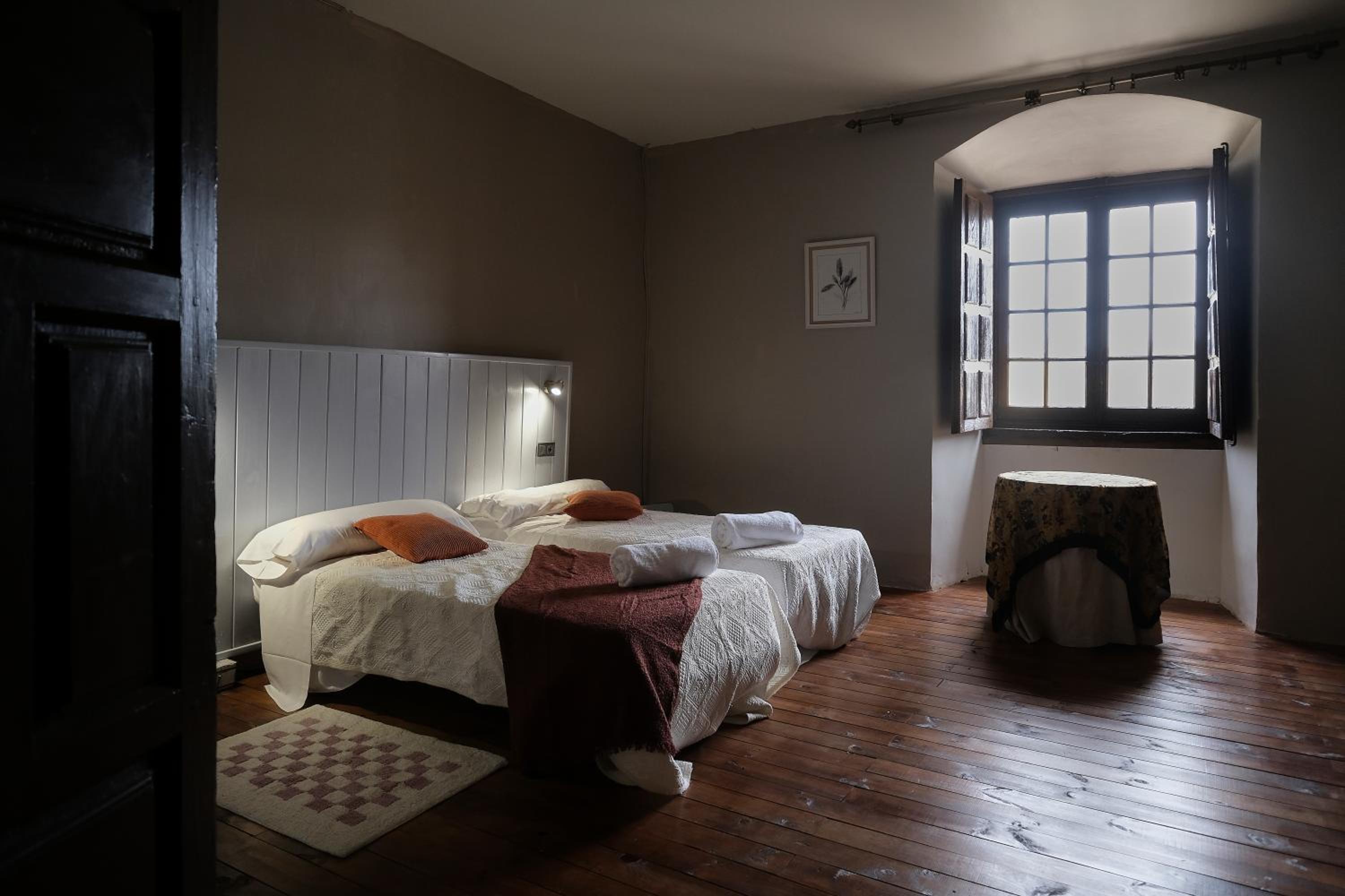 CASA RURAL PALACIO CONDE DE ALDANA con piscina entre encinares y dehesas