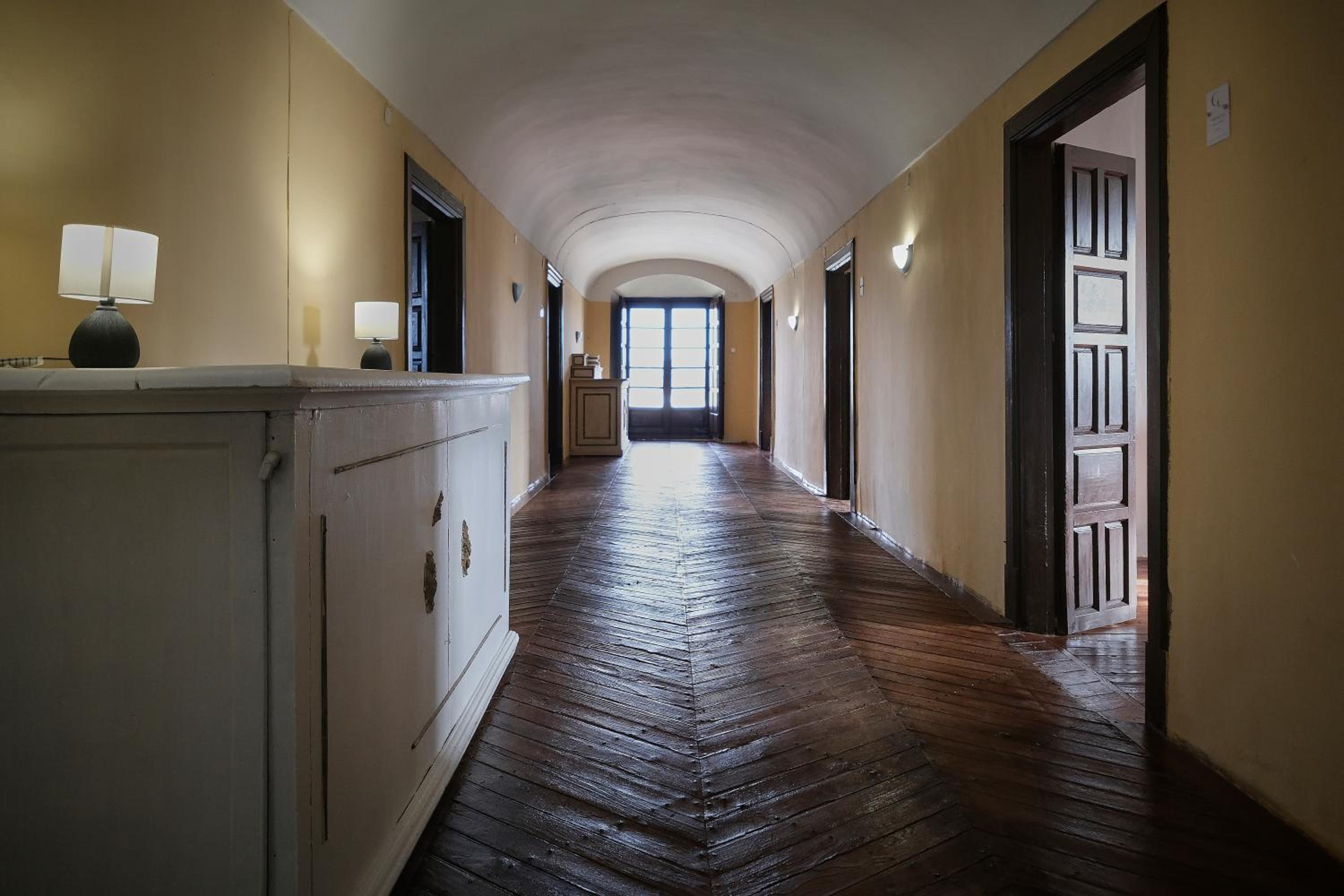 CASA RURAL PALACIO CONDE DE ALDANA con piscina entre encinares y dehesas