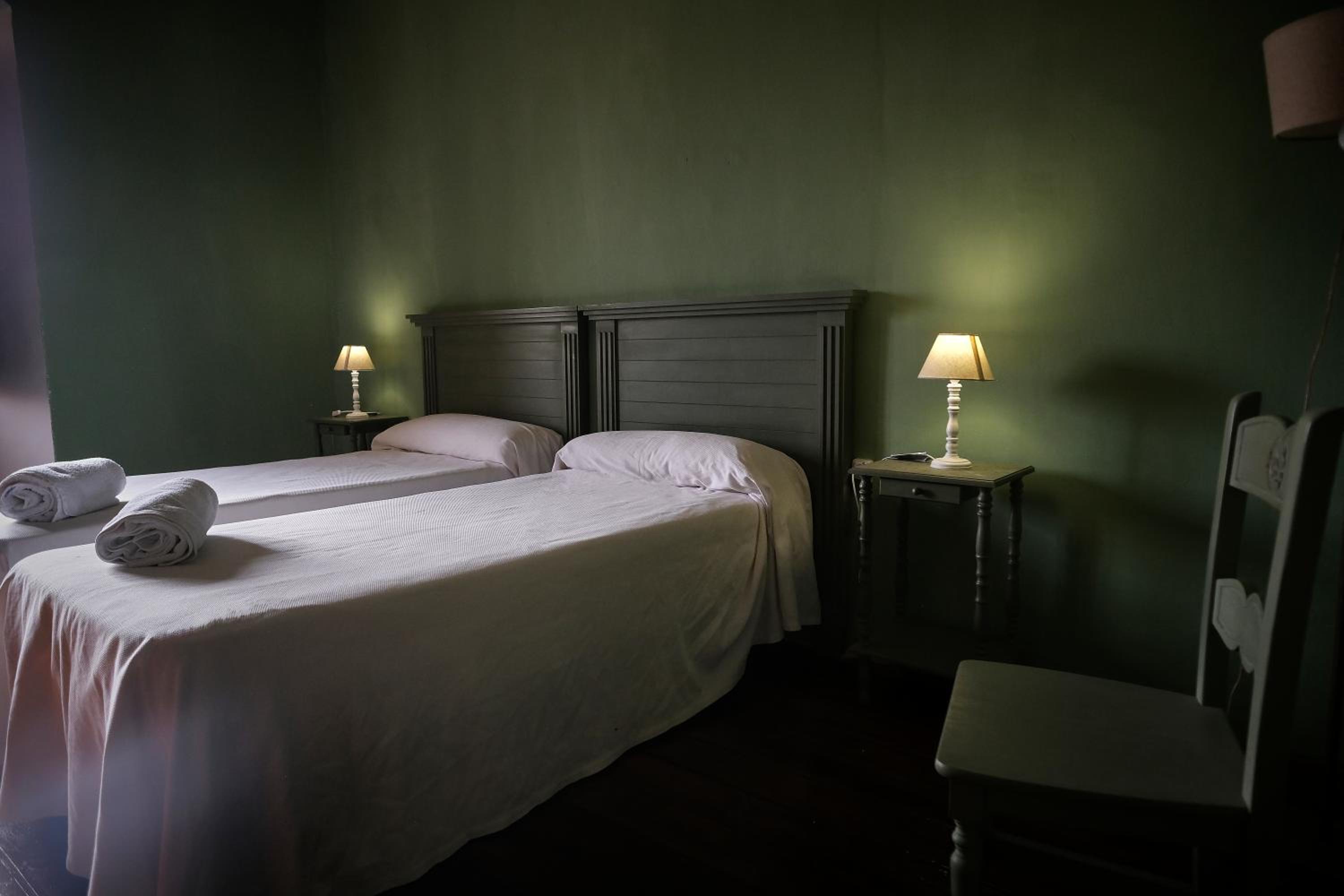 CASA RURAL PALACIO CONDE DE ALDANA con piscina entre encinares y dehesas