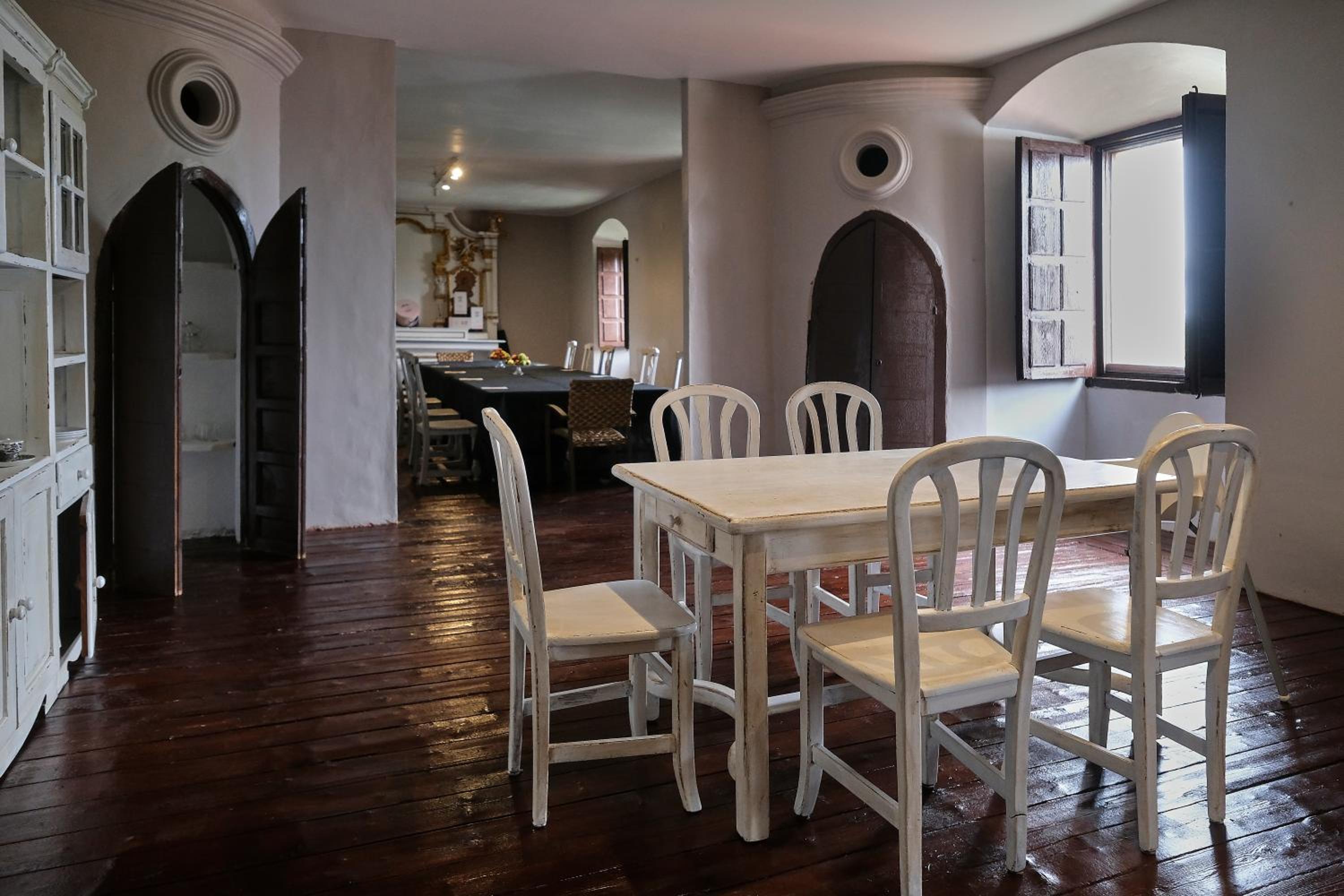 CASA RURAL PALACIO CONDE DE ALDANA con piscina entre encinares y dehesas