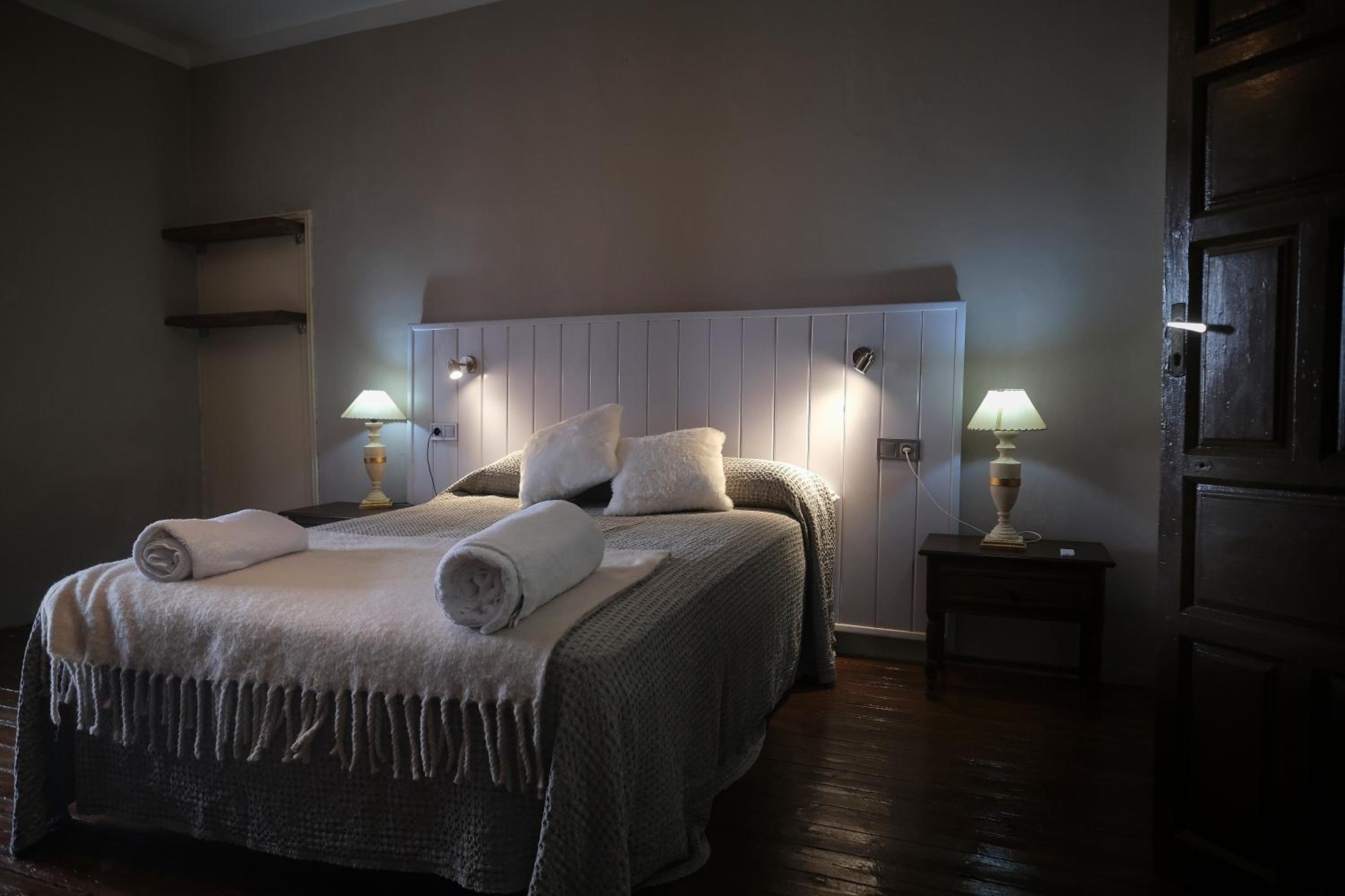 CASA RURAL PALACIO CONDE DE ALDANA con piscina entre encinares y dehesas