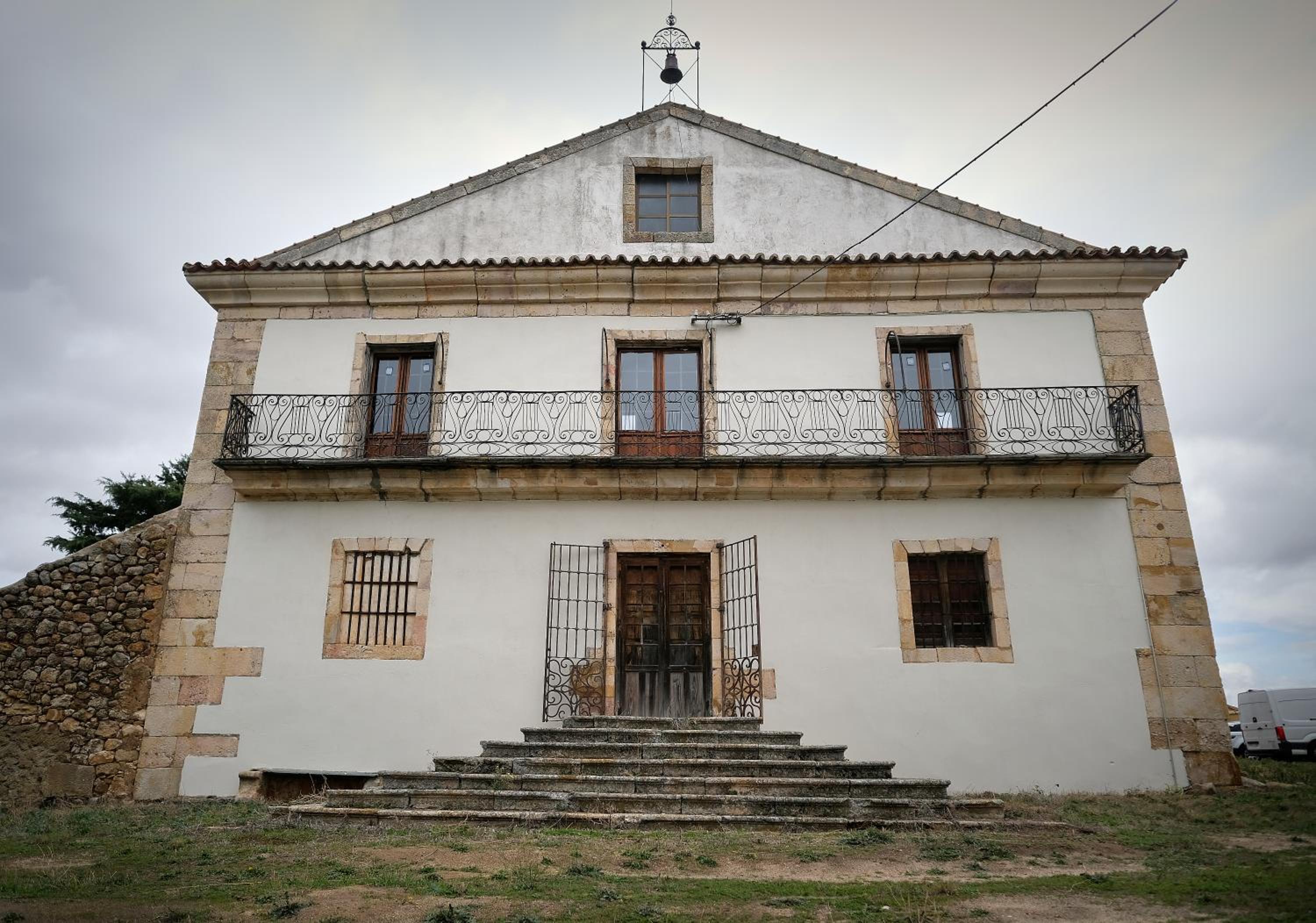 CASA RURAL PALACIO CONDE DE ALDANA con piscina entre encinares y dehesas
