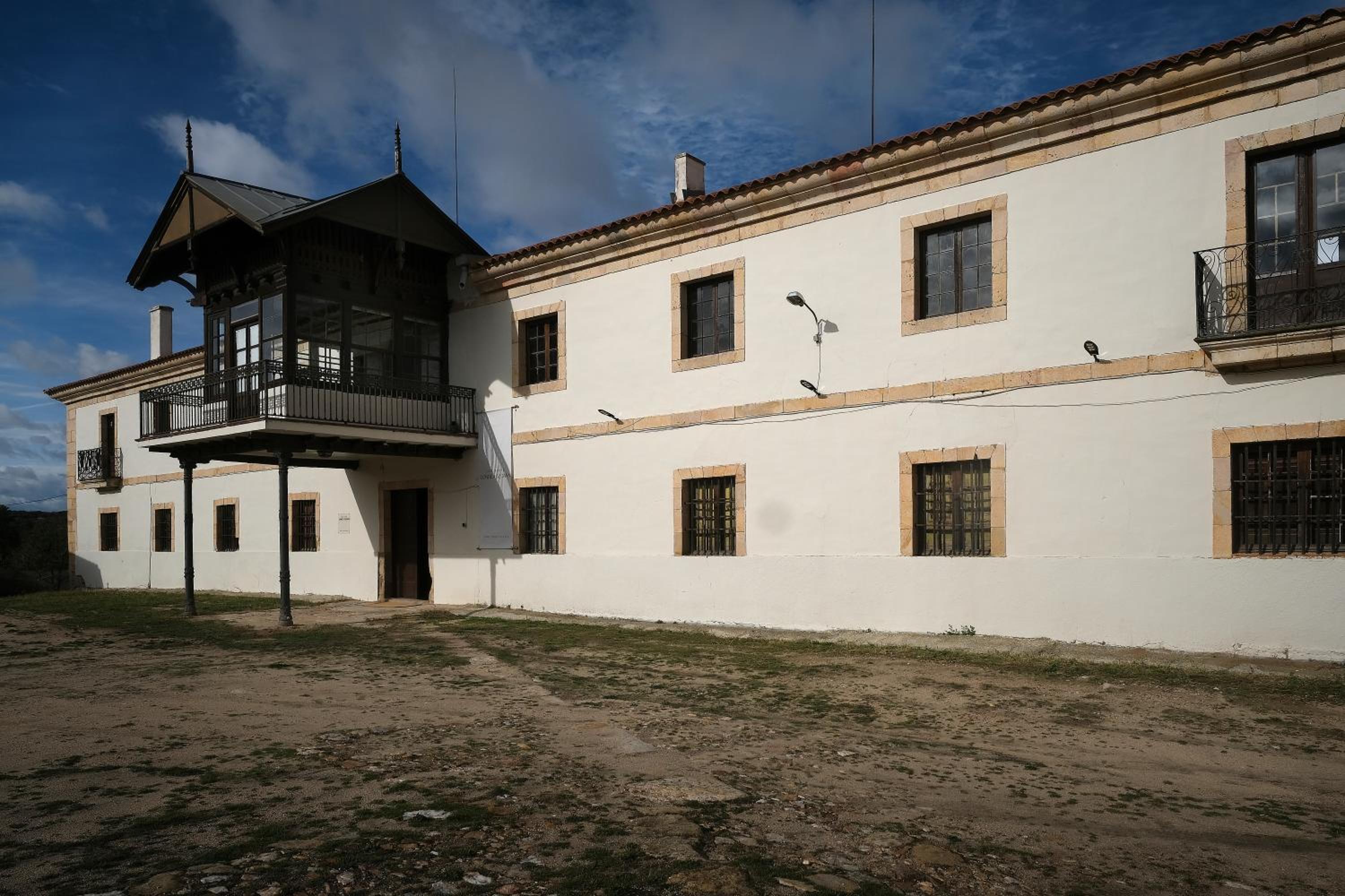 CASA RURAL PALACIO CONDE DE ALDANA con piscina entre encinares y dehesas