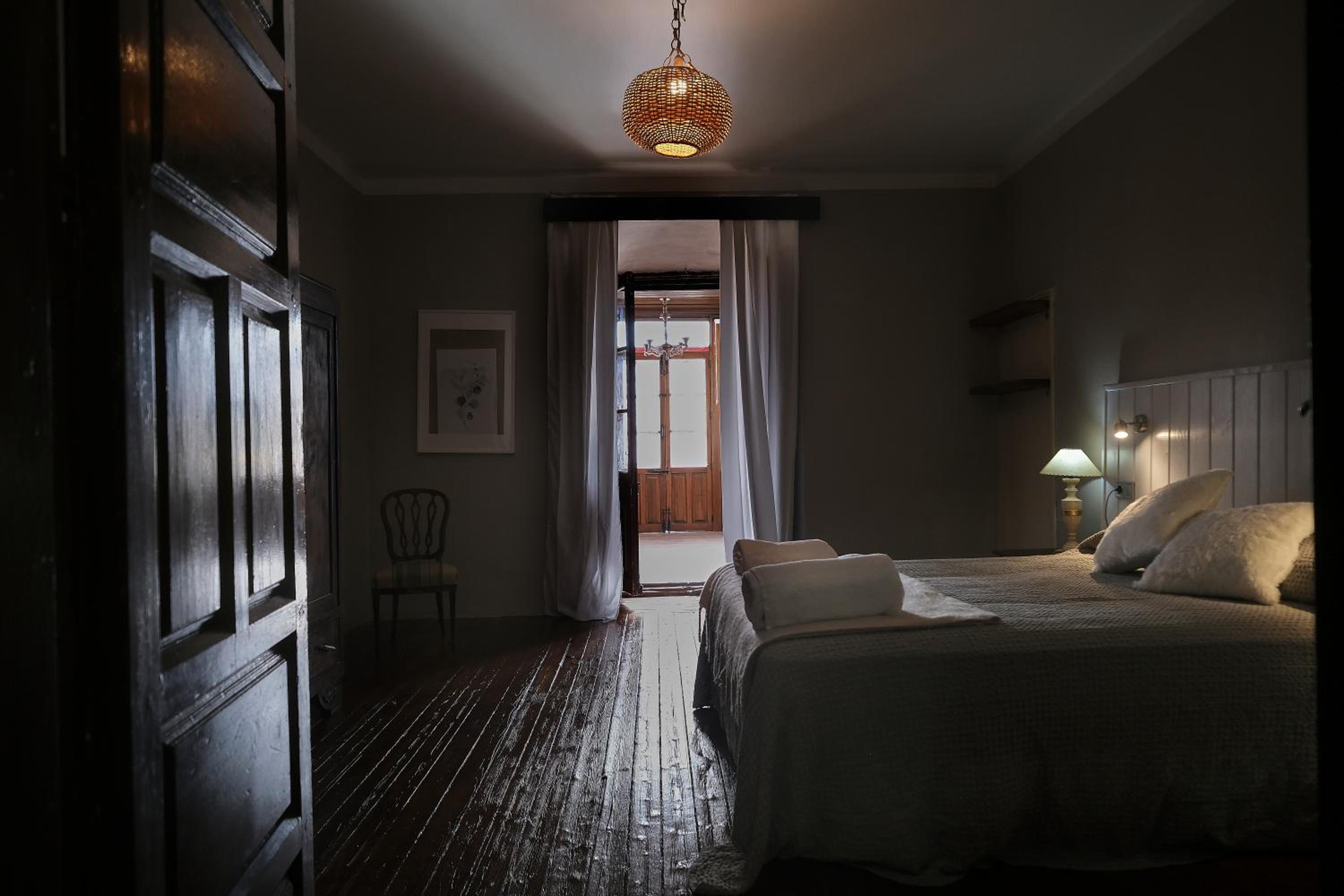CASA RURAL PALACIO CONDE DE ALDANA con piscina entre encinares y dehesas