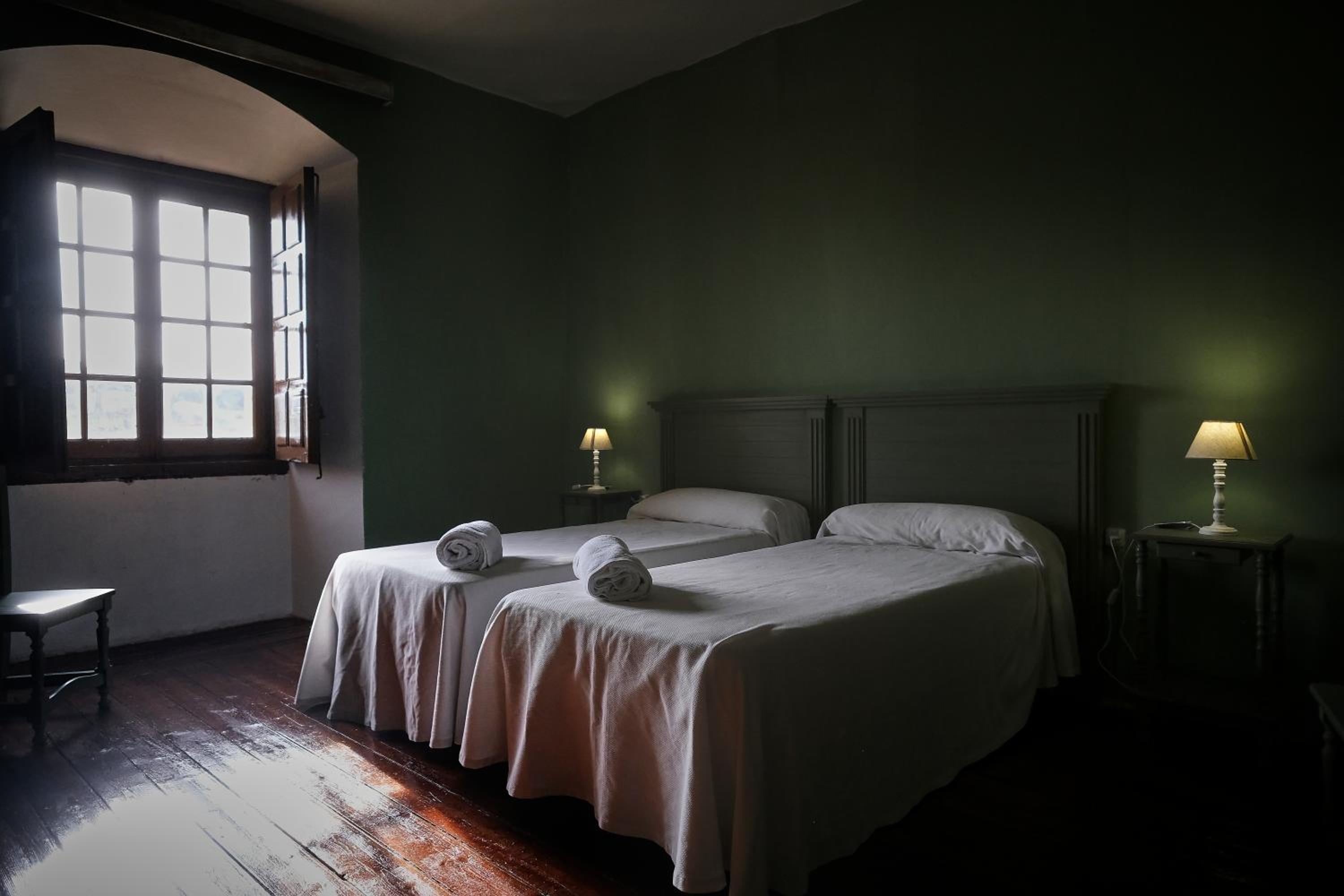 CASA RURAL PALACIO CONDE DE ALDANA con piscina entre encinares y dehesas