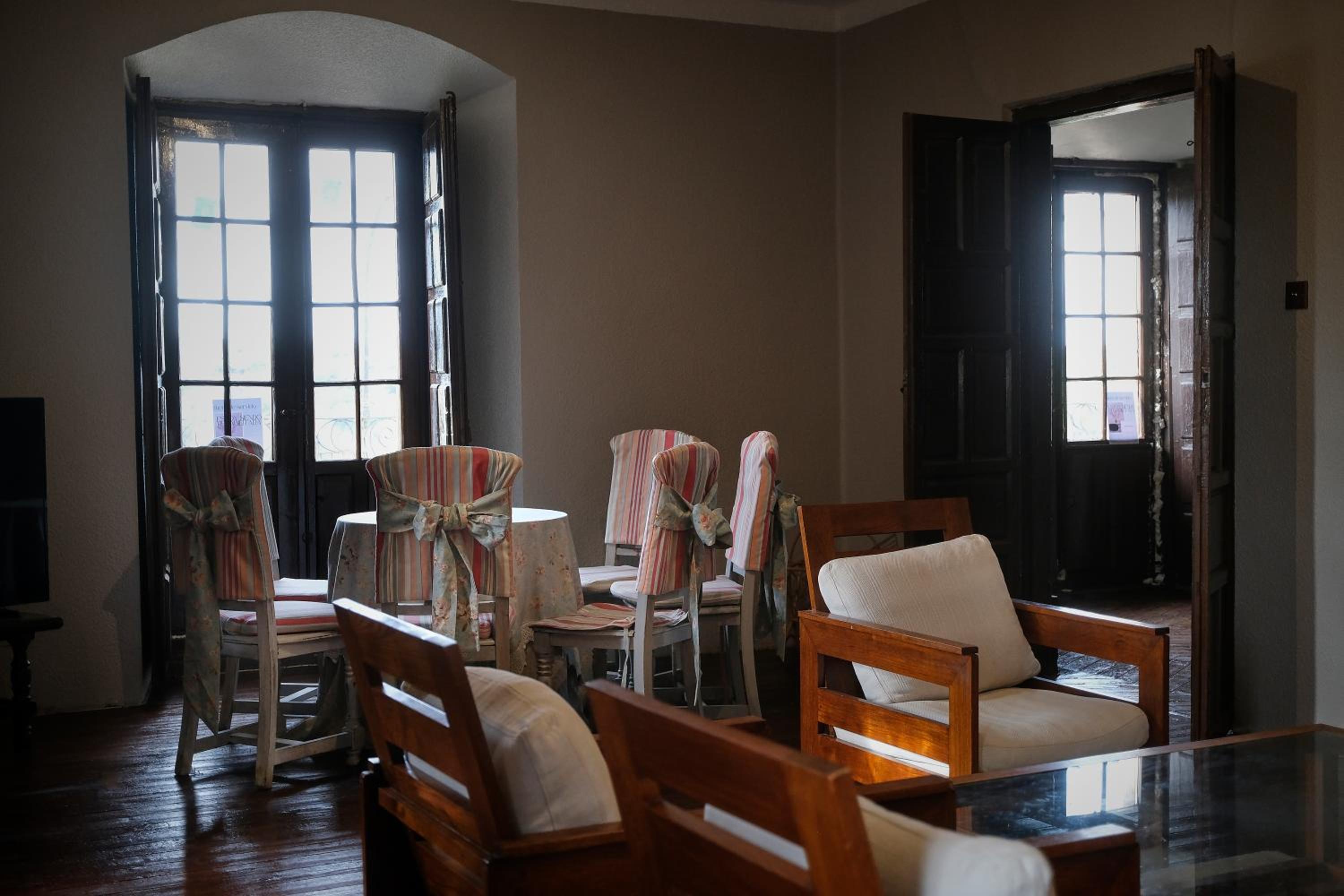 CASA RURAL PALACIO CONDE DE ALDANA con piscina entre encinares y dehesas
