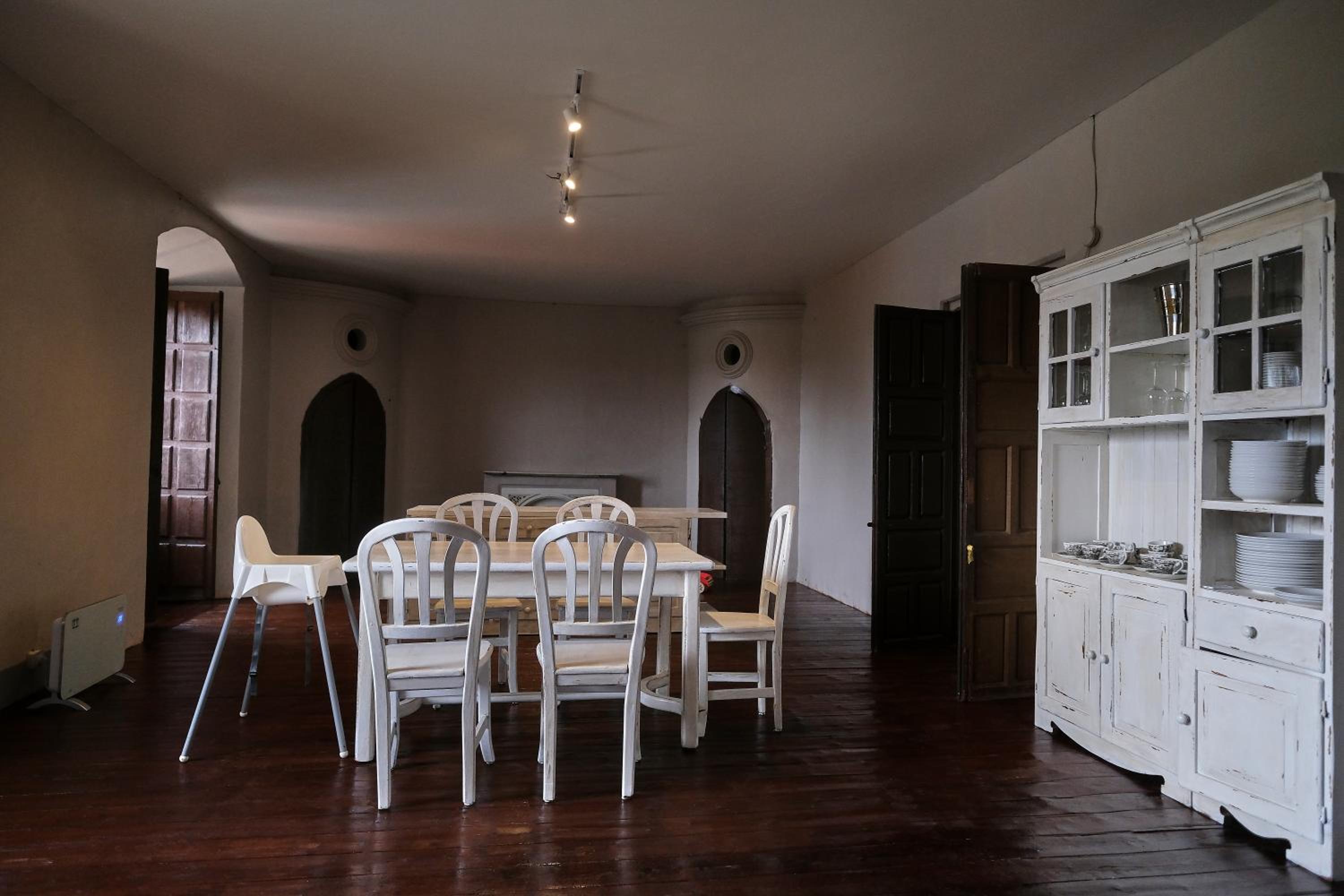 CASA RURAL PALACIO CONDE DE ALDANA con piscina entre encinares y dehesas