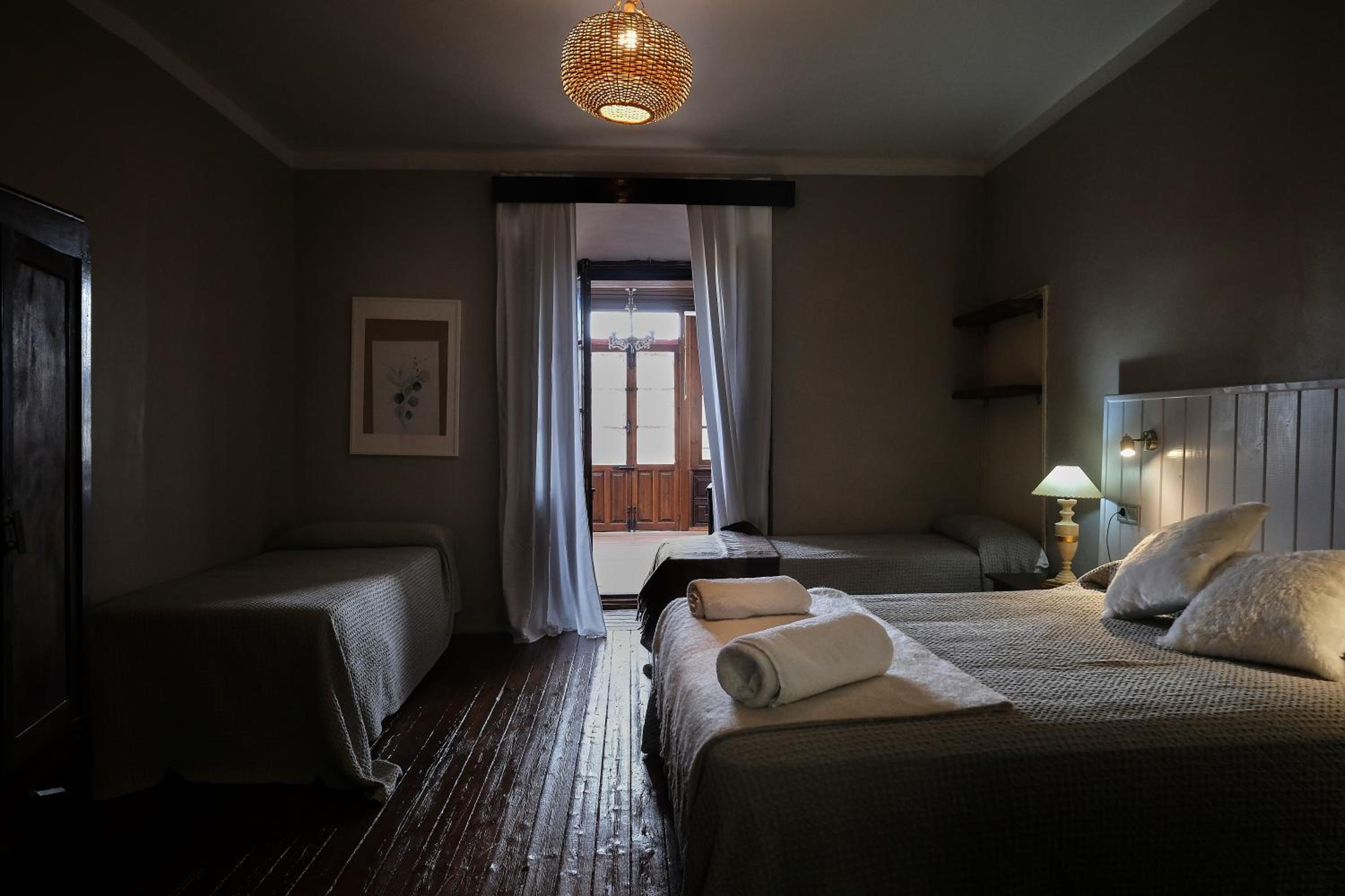 CASA RURAL PALACIO CONDE DE ALDANA con piscina entre encinares y dehesas