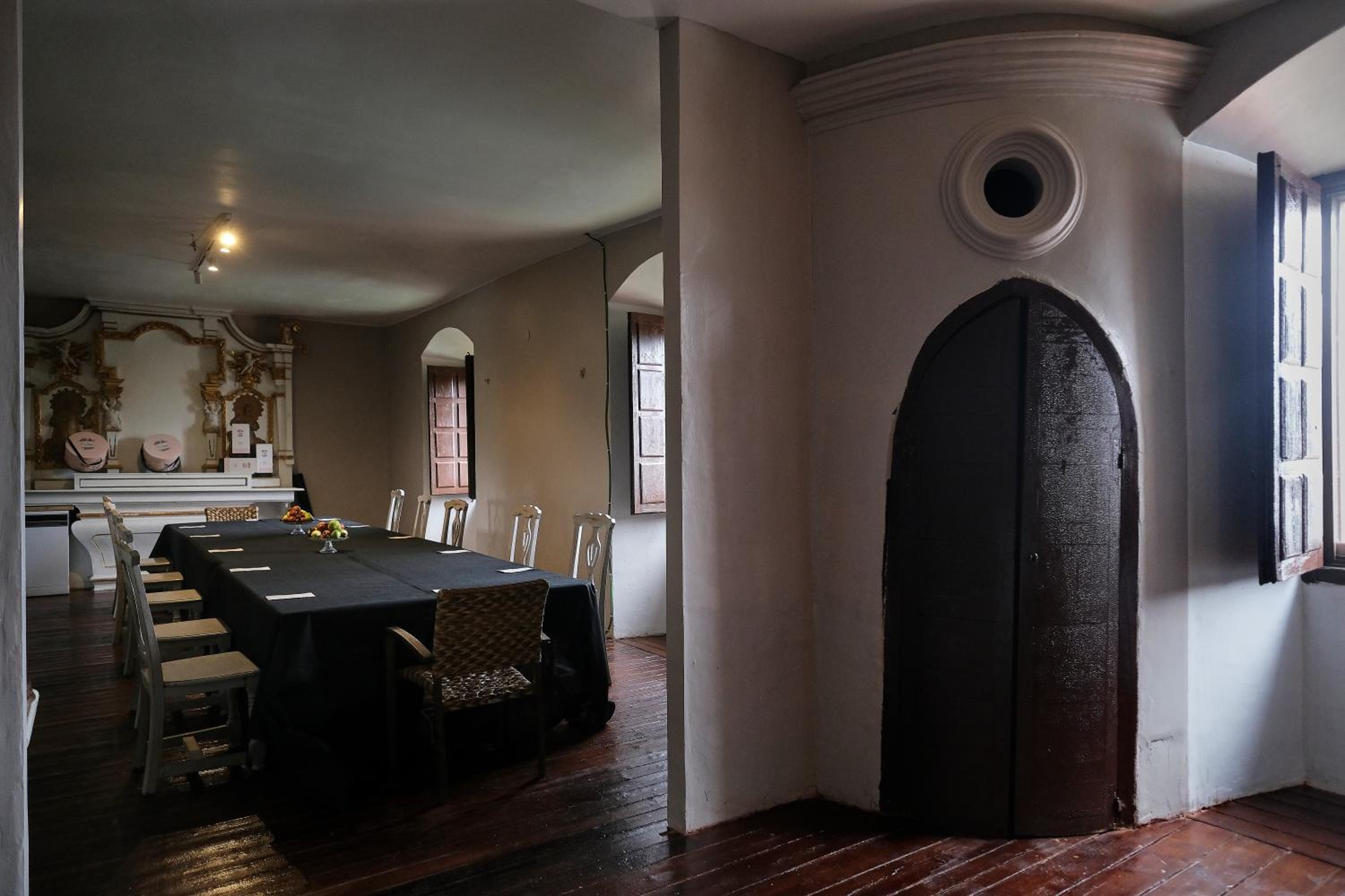 CASA RURAL PALACIO CONDE DE ALDANA con piscina entre encinares y dehesas