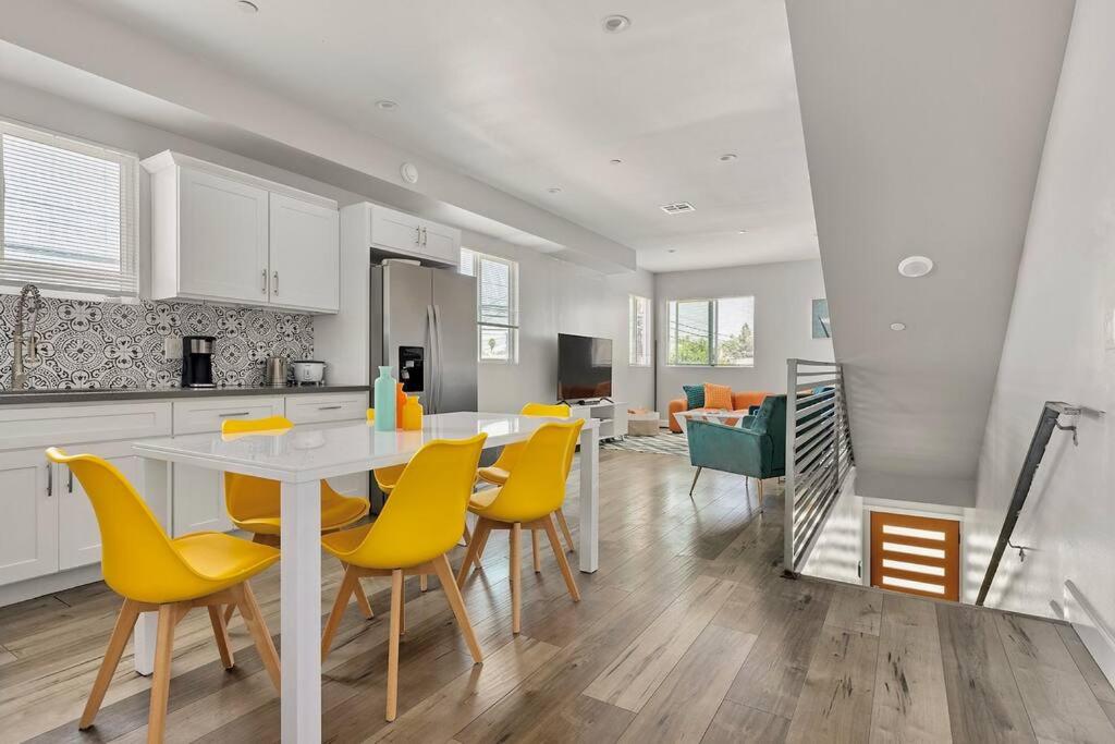 Fun Mid-City New Home Sleeps 10 Near USC/DTLA/Expo