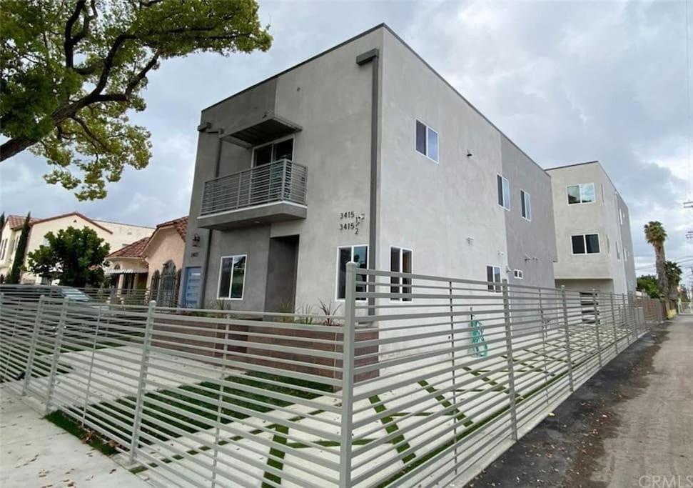 Fun Mid-City New Home Sleeps 10 Near USC/DTLA/Expo