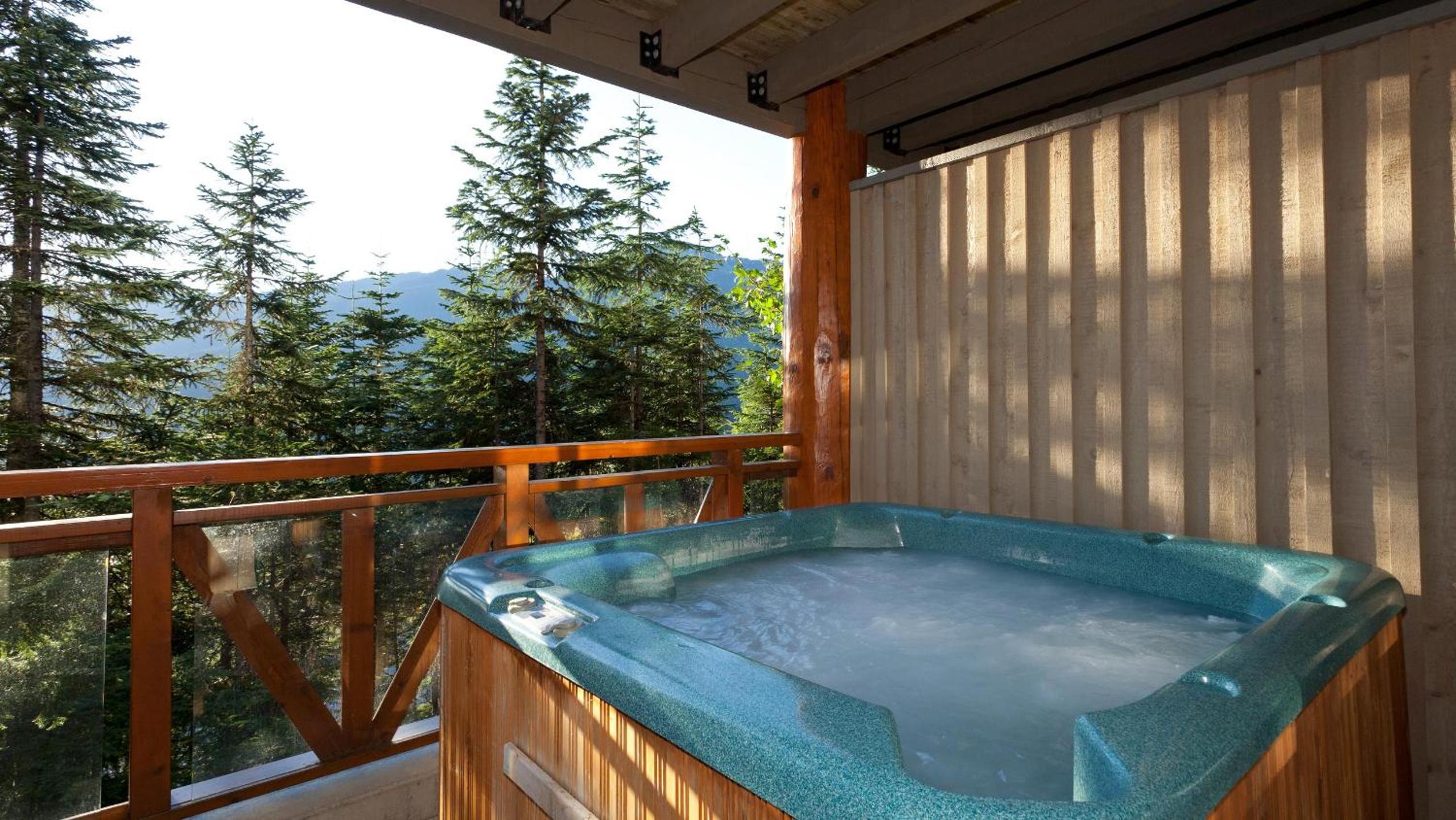 Taluswood The Heights 17 | Ski Access Townhome with Private Hot Tub, & Scenic Views