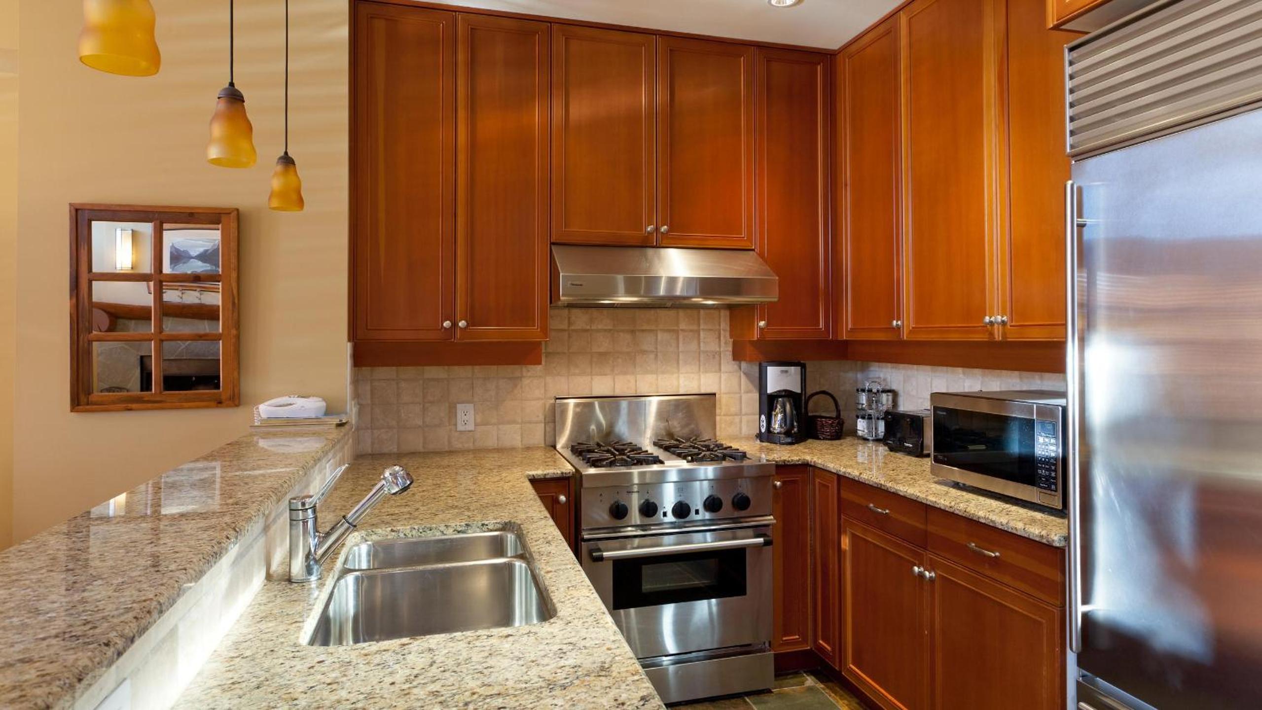 Taluswood The Heights 17 | Ski Access Townhome with Private Hot Tub, & Scenic Views