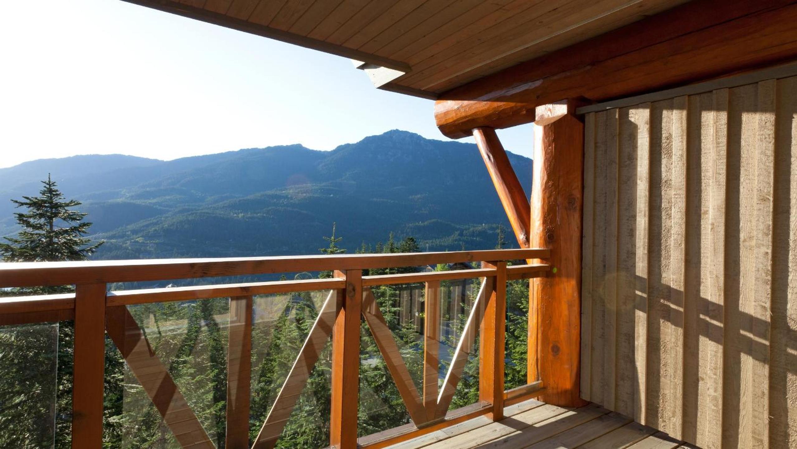 Taluswood The Heights 17 | Ski Access Townhome with Private Hot Tub, & Scenic Views