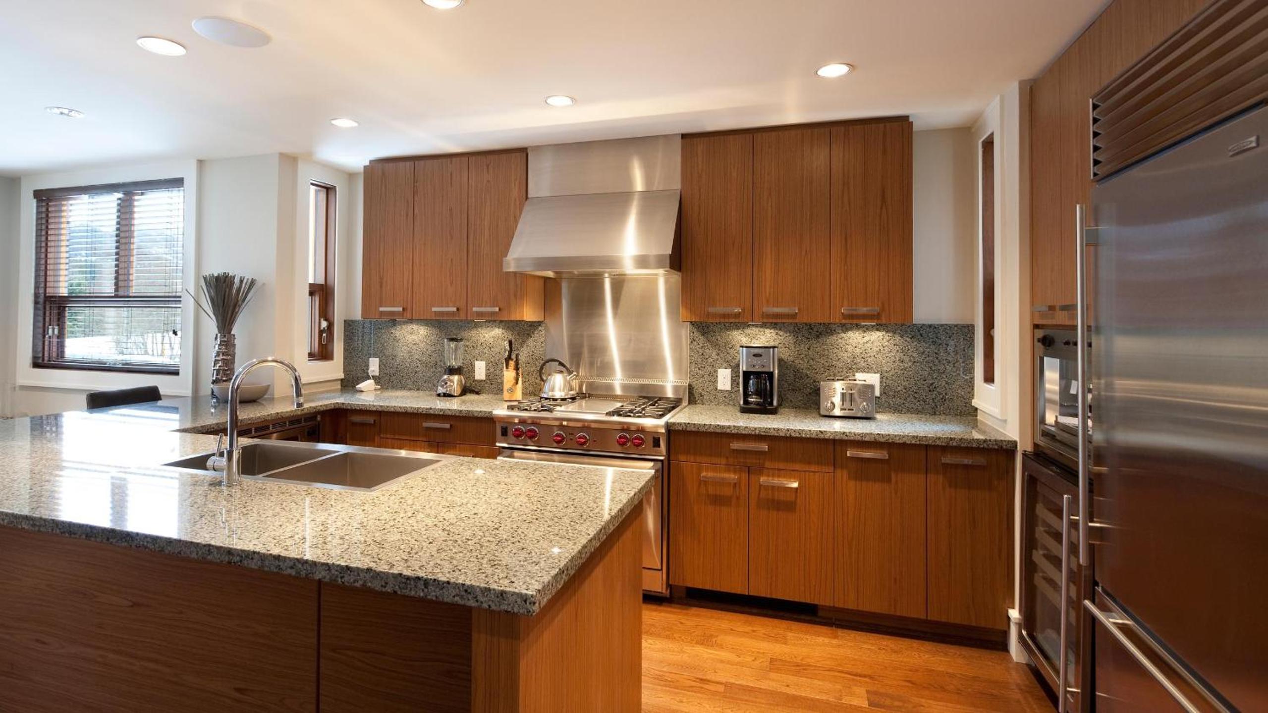 Fitzsimmons Walk 13 | Luxury Townhome Near Village, Hot Tub, Parking