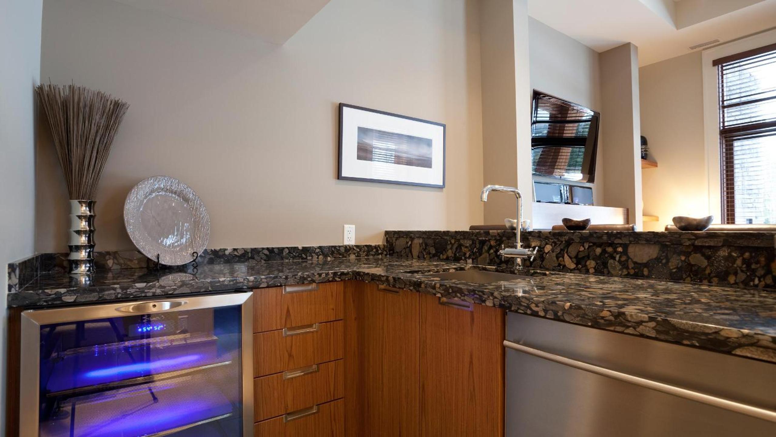 Fitzsimmons Walk 13 | Luxury Townhome Near Village, Hot Tub, Parking
