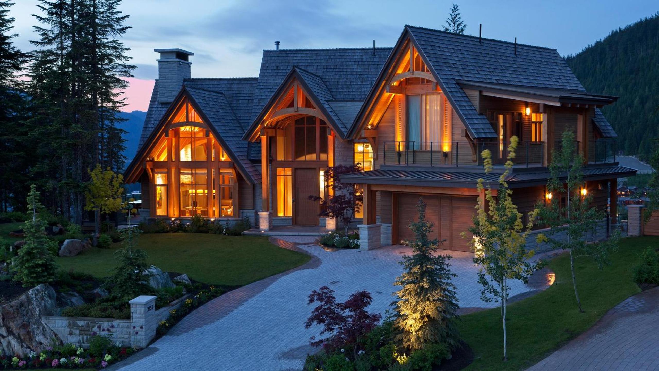 Kadenwood 2951 - Guest Favorite Luxury Ski Chalet with Jacuzzi, Heated Pool & Cinema