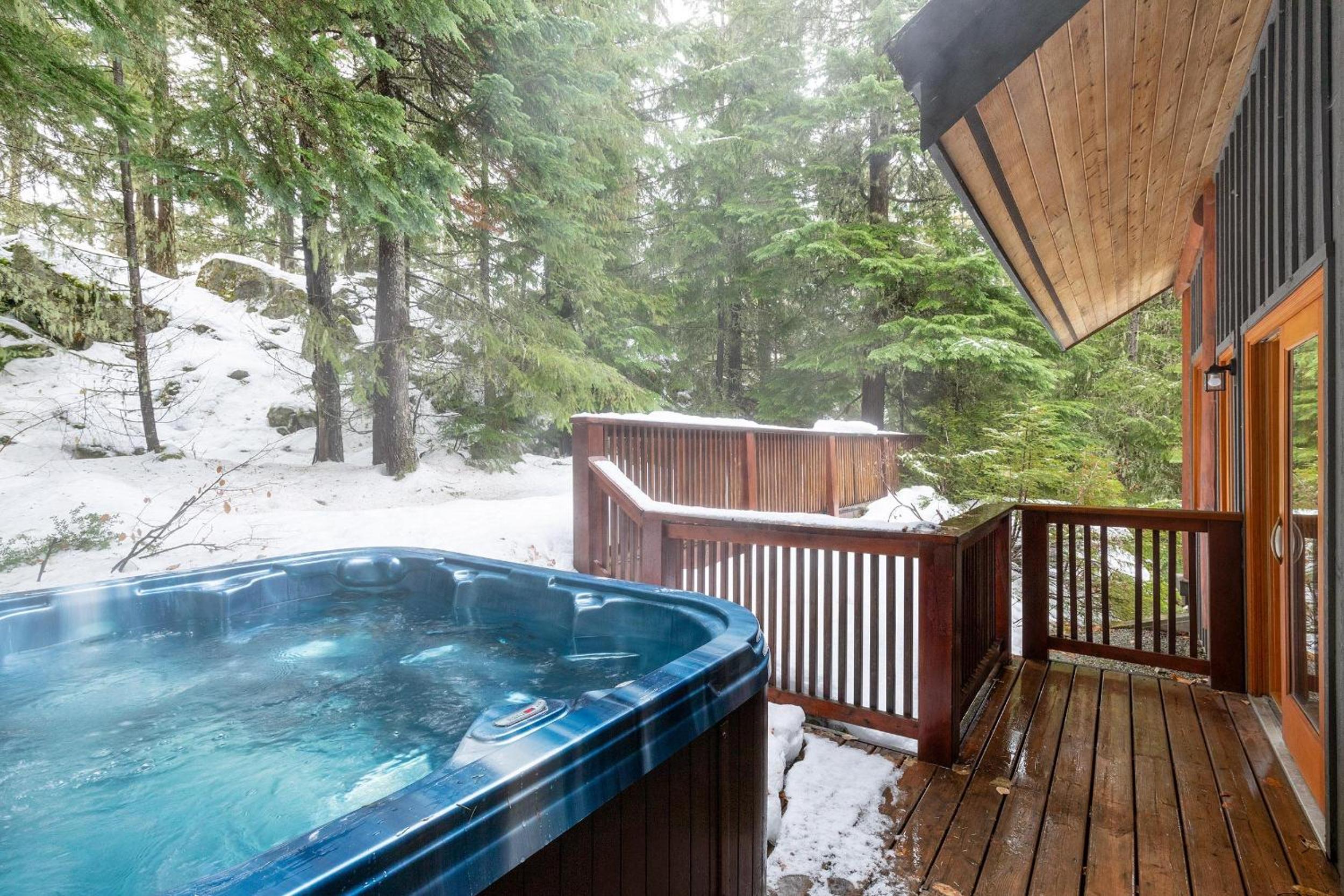 Falcon's Nest | Classic Log Home w/ Village Parking, Hot Tub, & Fireplace