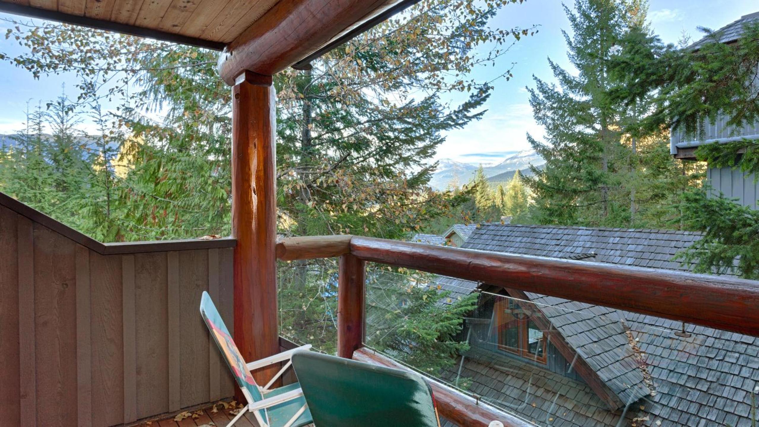 Falcon's Nest | Classic Log Home w/ Village Parking, Hot Tub, & Fireplace