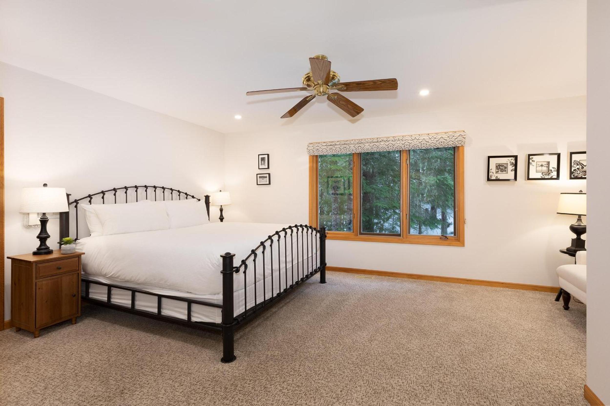 Falcon's Nest | Classic Log Home w/ Village Parking, Hot Tub, & Fireplace