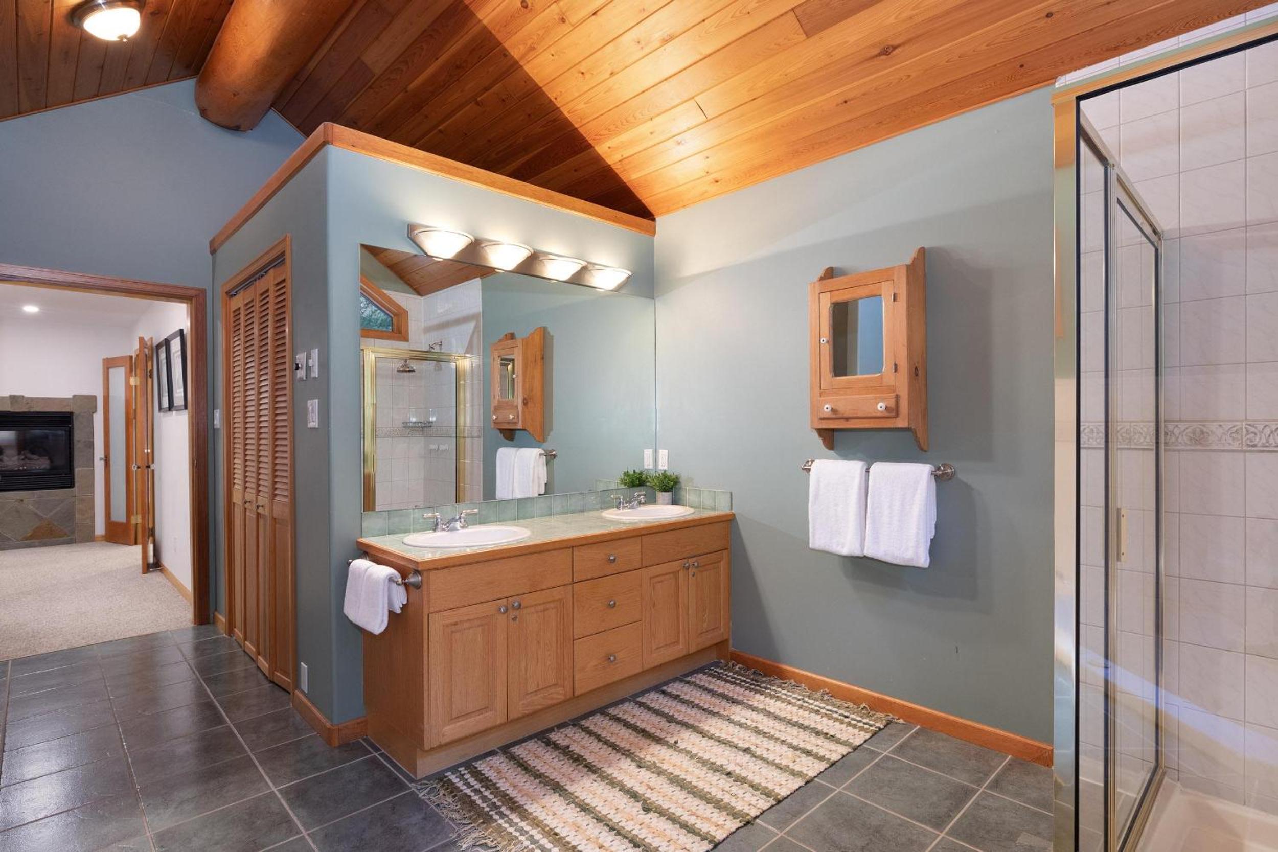 Falcon's Nest | Classic Log Home w/ Village Parking, Hot Tub, & Fireplace