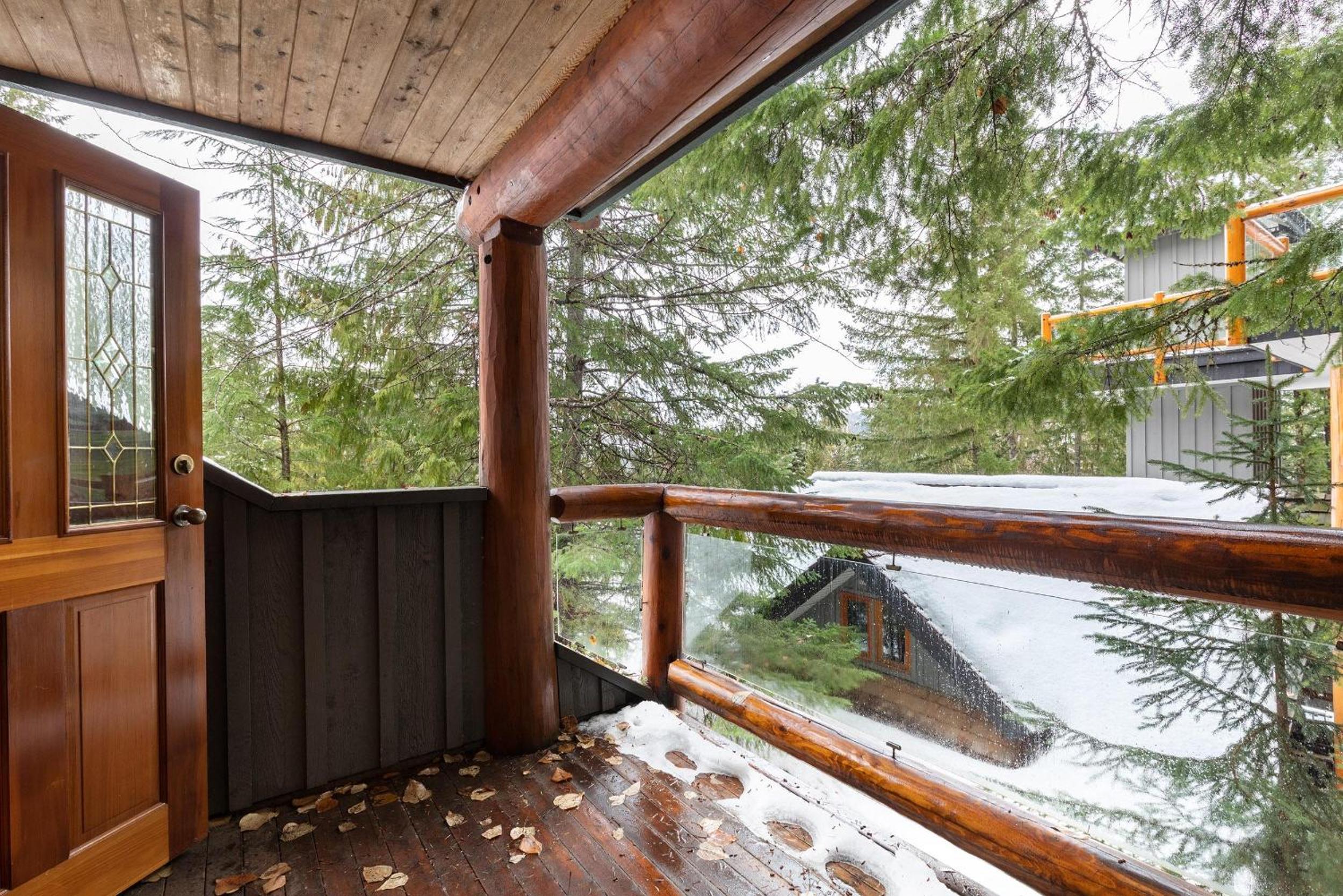 Falcon's Nest | Classic Log Home w/ Village Parking, Hot Tub, & Fireplace