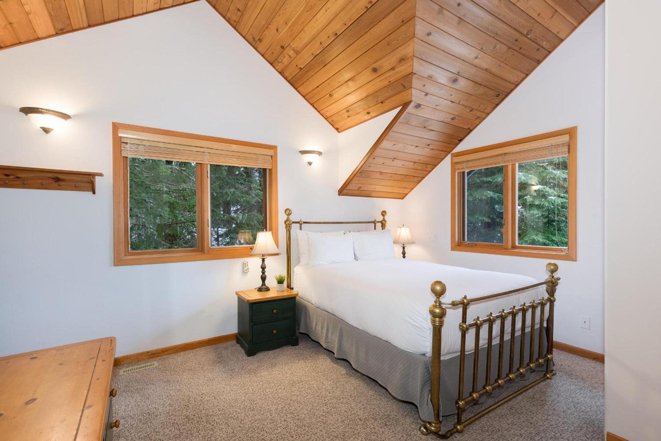 Falcon's Nest | Classic Log Home w/ Village Parking, Hot Tub, & Fireplace