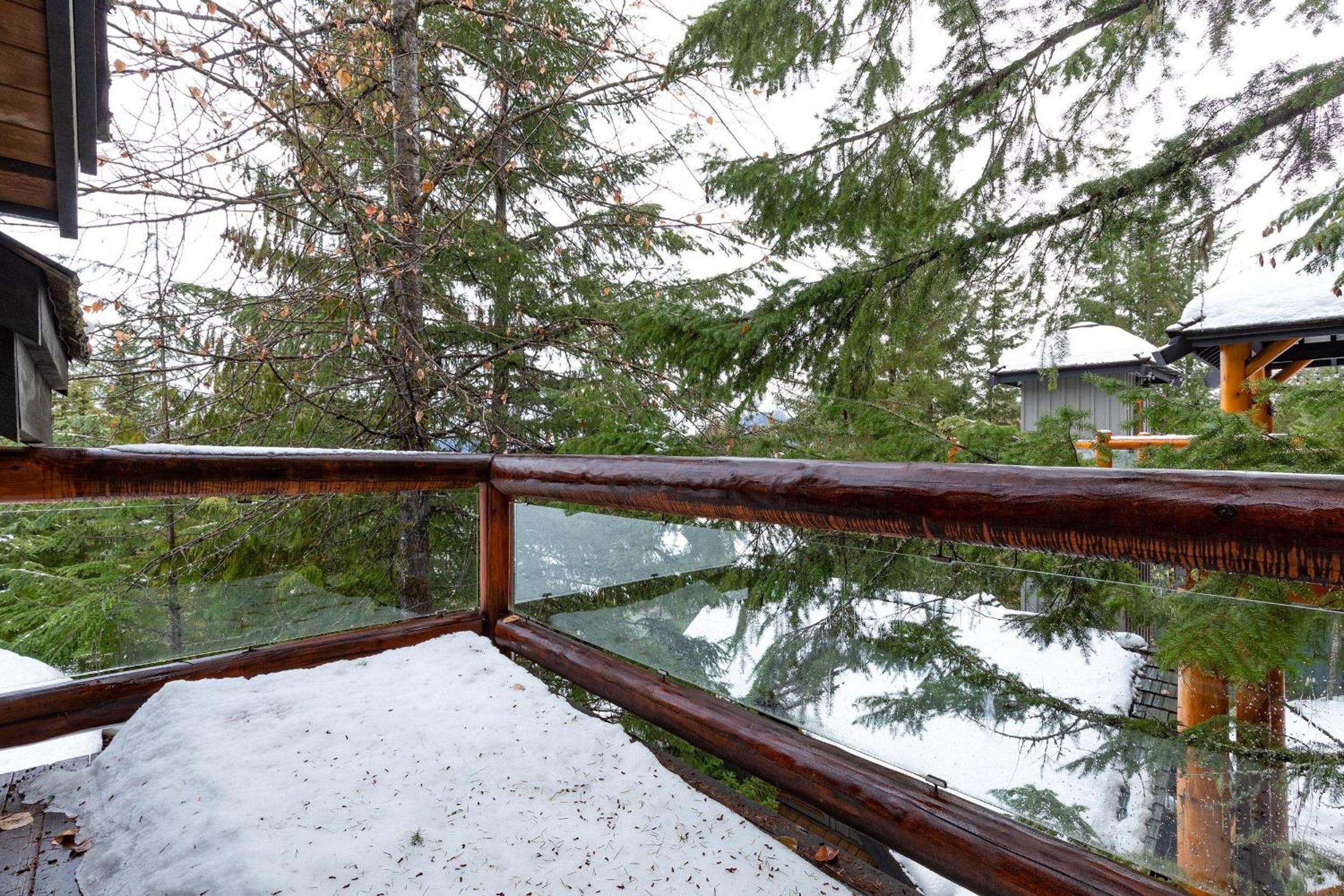 Falcon's Nest | Classic Log Home w/ Village Parking, Hot Tub, & Fireplace