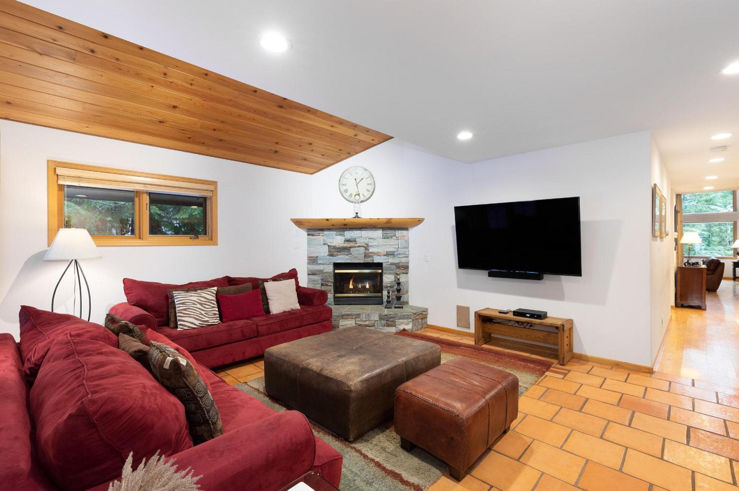 Falcon's Nest | Classic Log Home w/ Village Parking, Hot Tub, & Fireplace