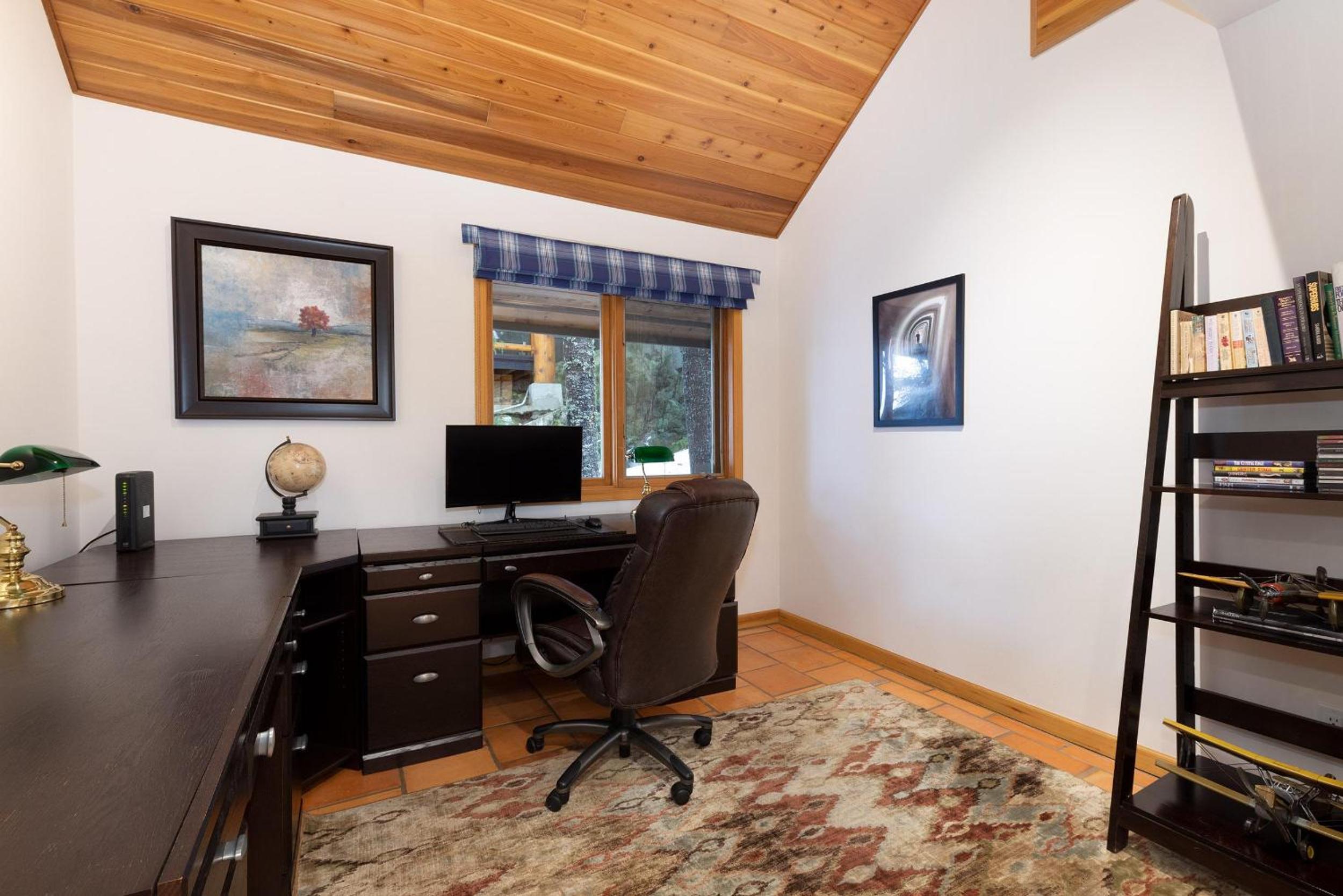 Falcon's Nest | Classic Log Home w/ Village Parking, Hot Tub, & Fireplace