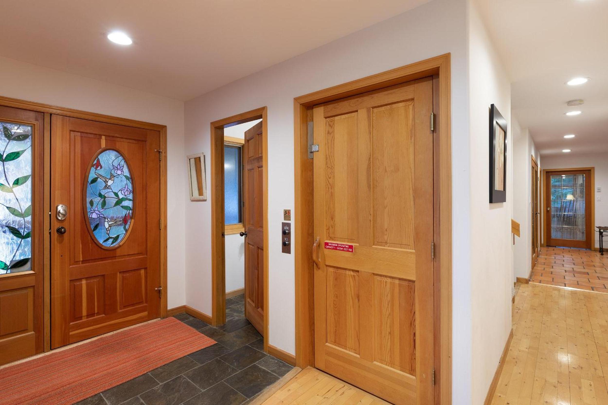 Falcon's Nest | Classic Log Home w/ Village Parking, Hot Tub, & Fireplace