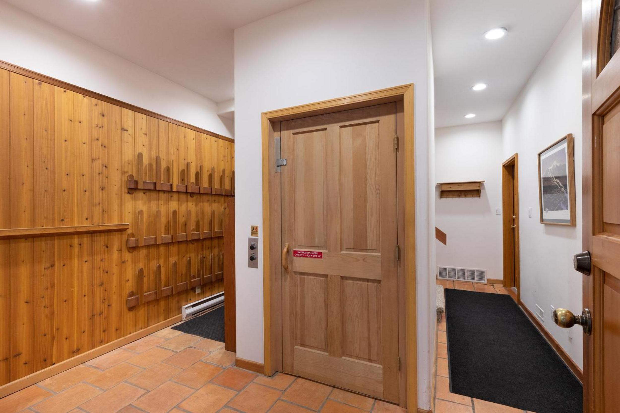 Falcon's Nest | Classic Log Home w/ Village Parking, Hot Tub, & Fireplace