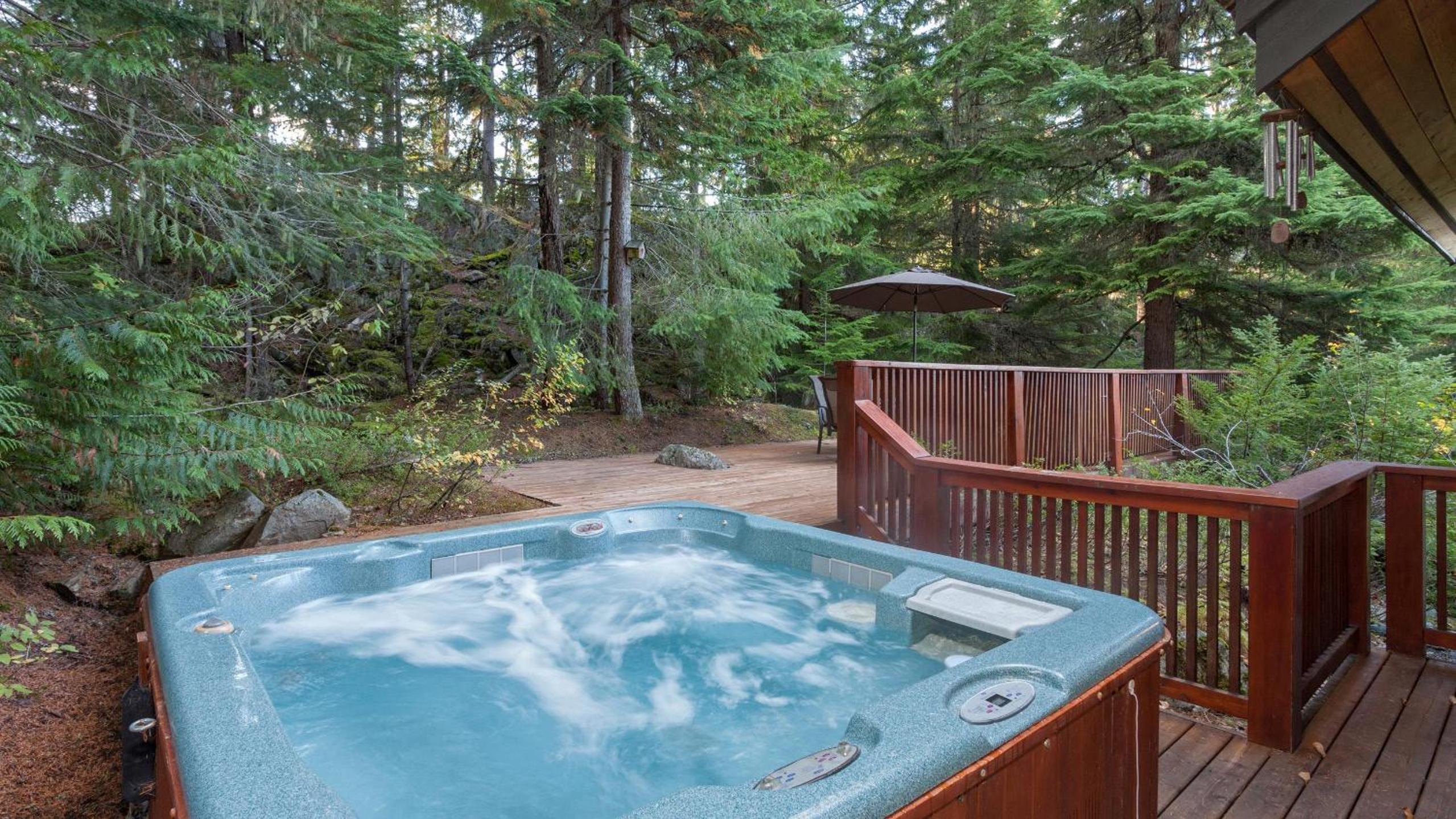 Falcon's Nest | Classic Log Home w/ Village Parking, Hot Tub, & Fireplace