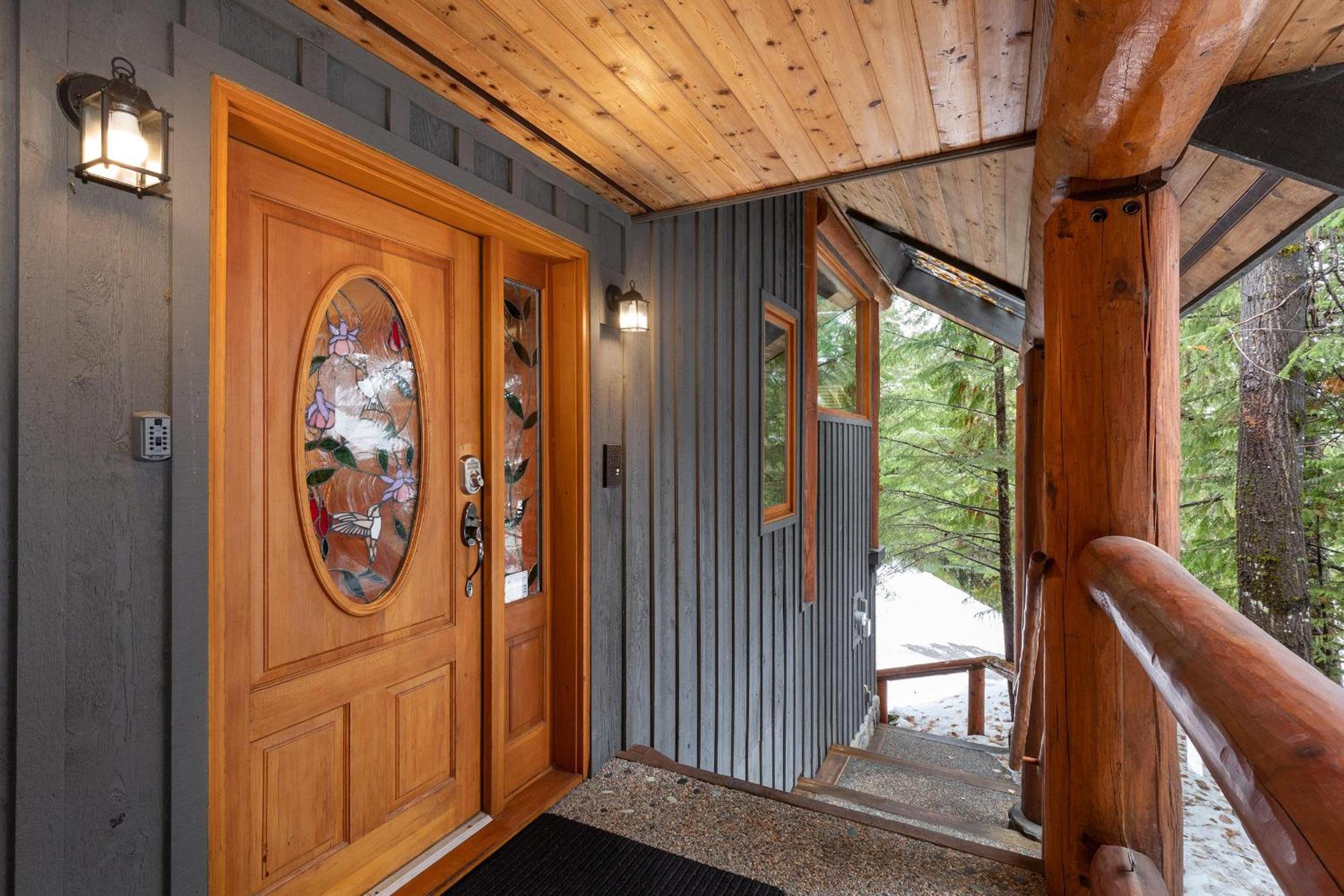 Falcon's Nest | Classic Log Home w/ Village Parking, Hot Tub, & Fireplace