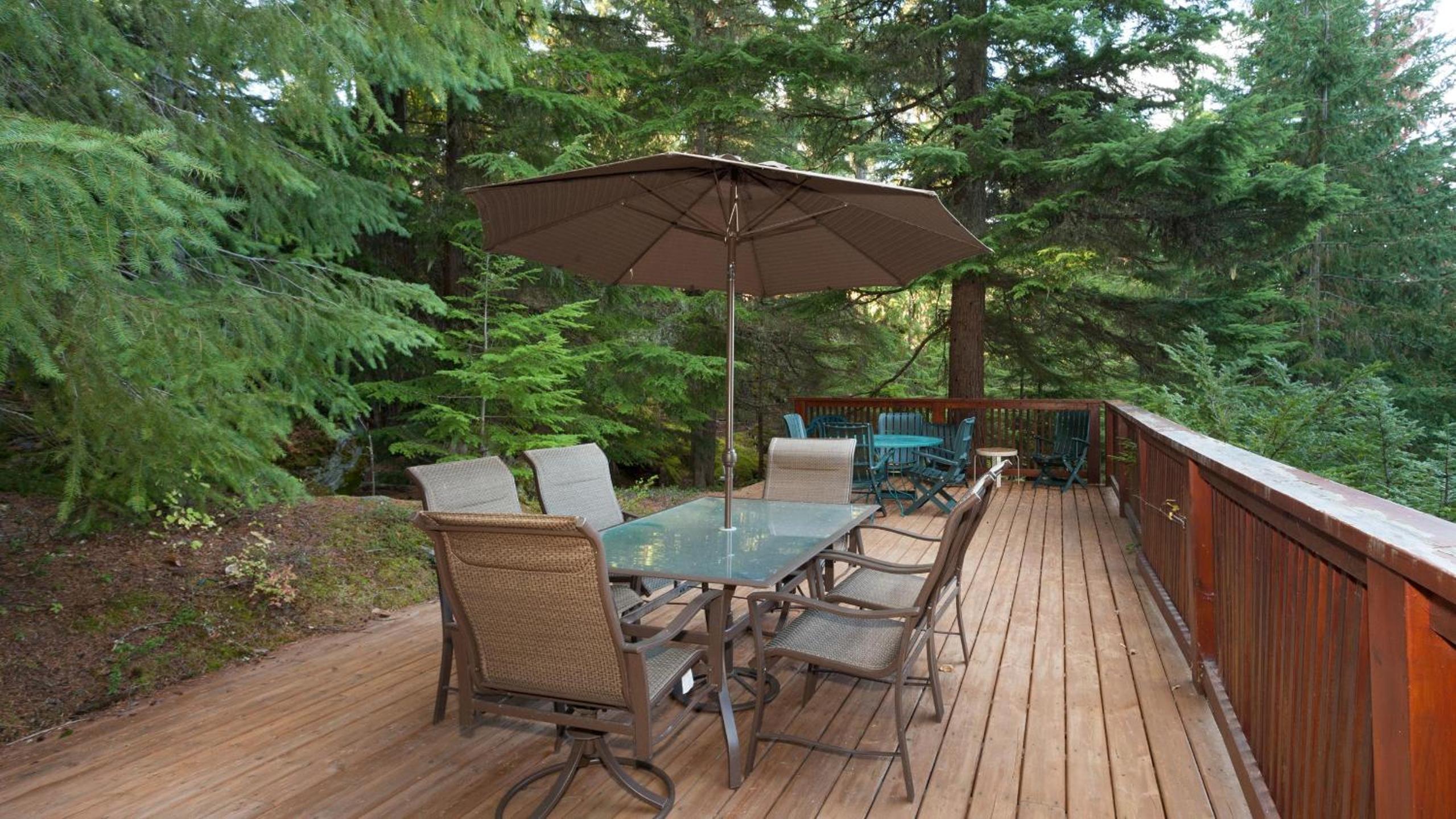 Falcon's Nest | Classic Log Home w/ Village Parking, Hot Tub, & Fireplace
