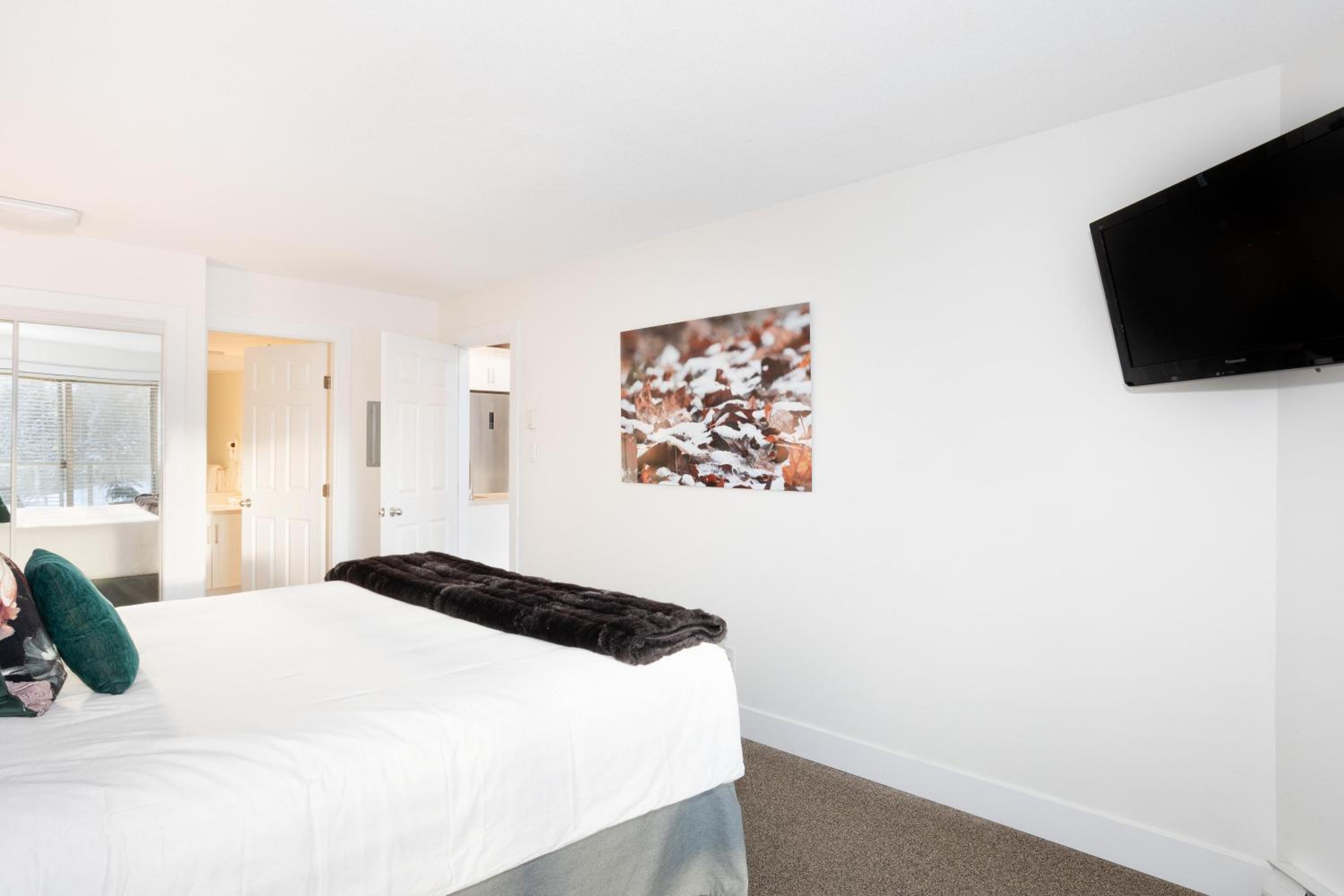 Aspens 466 | Family-Friendly Ski-in Ski-out, Three Hot Tubs, Heated Pool