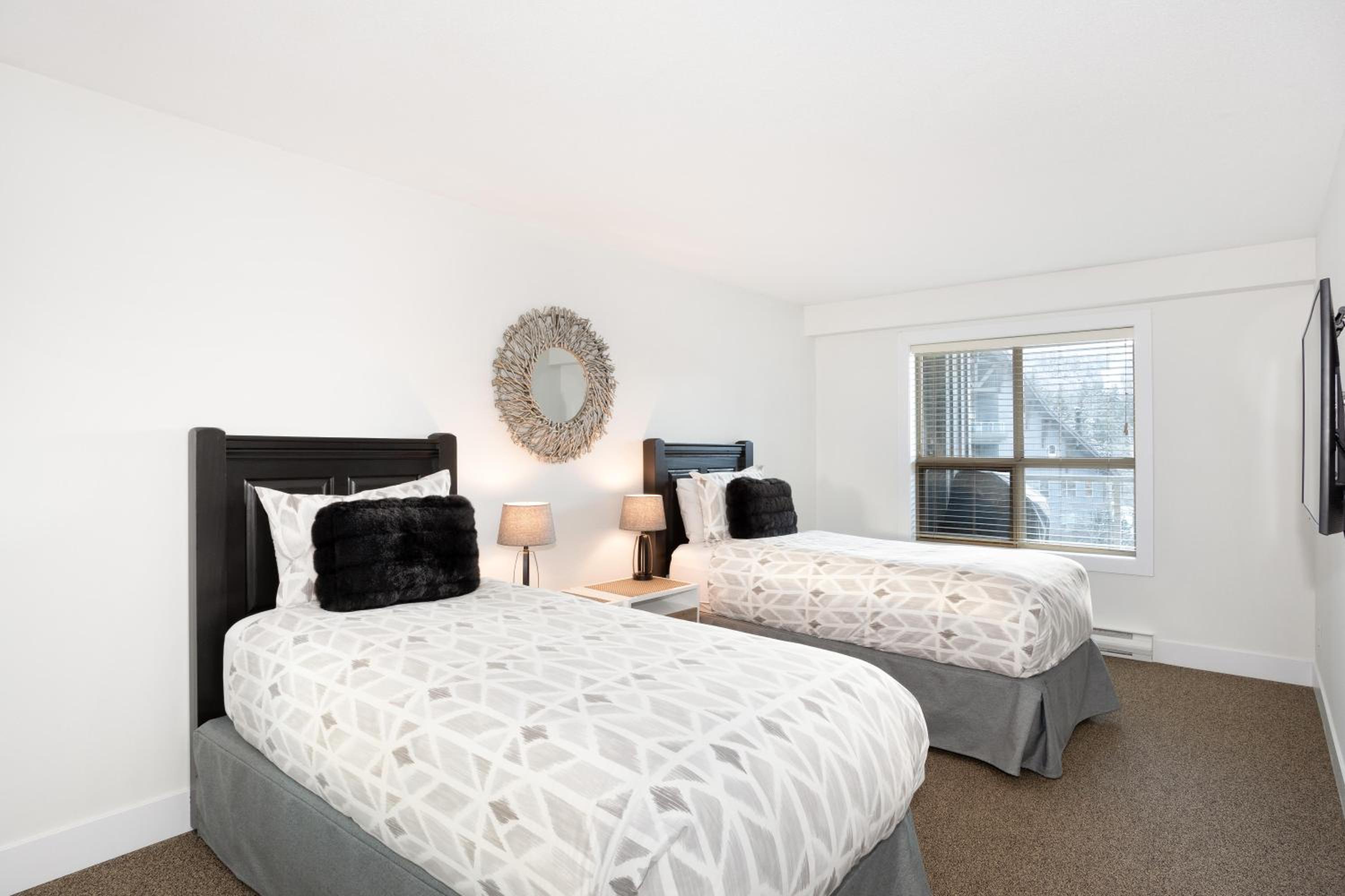 Aspens 466 | Family-Friendly Ski-in Ski-out, Three Hot Tubs, Heated Pool