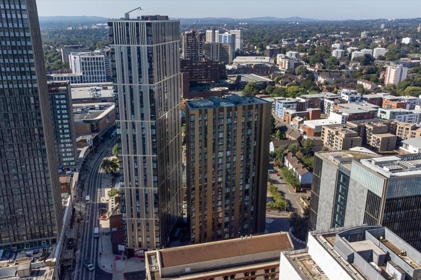 Luxury 2 Bedroom Apartment, Broad street Birmingham view 5