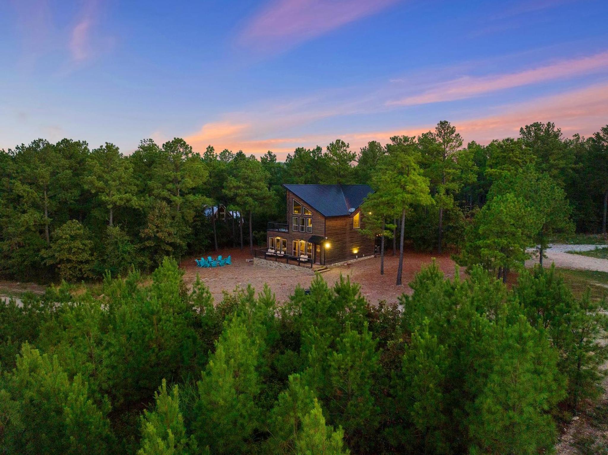 Hotel Sunset Pines - Image 1