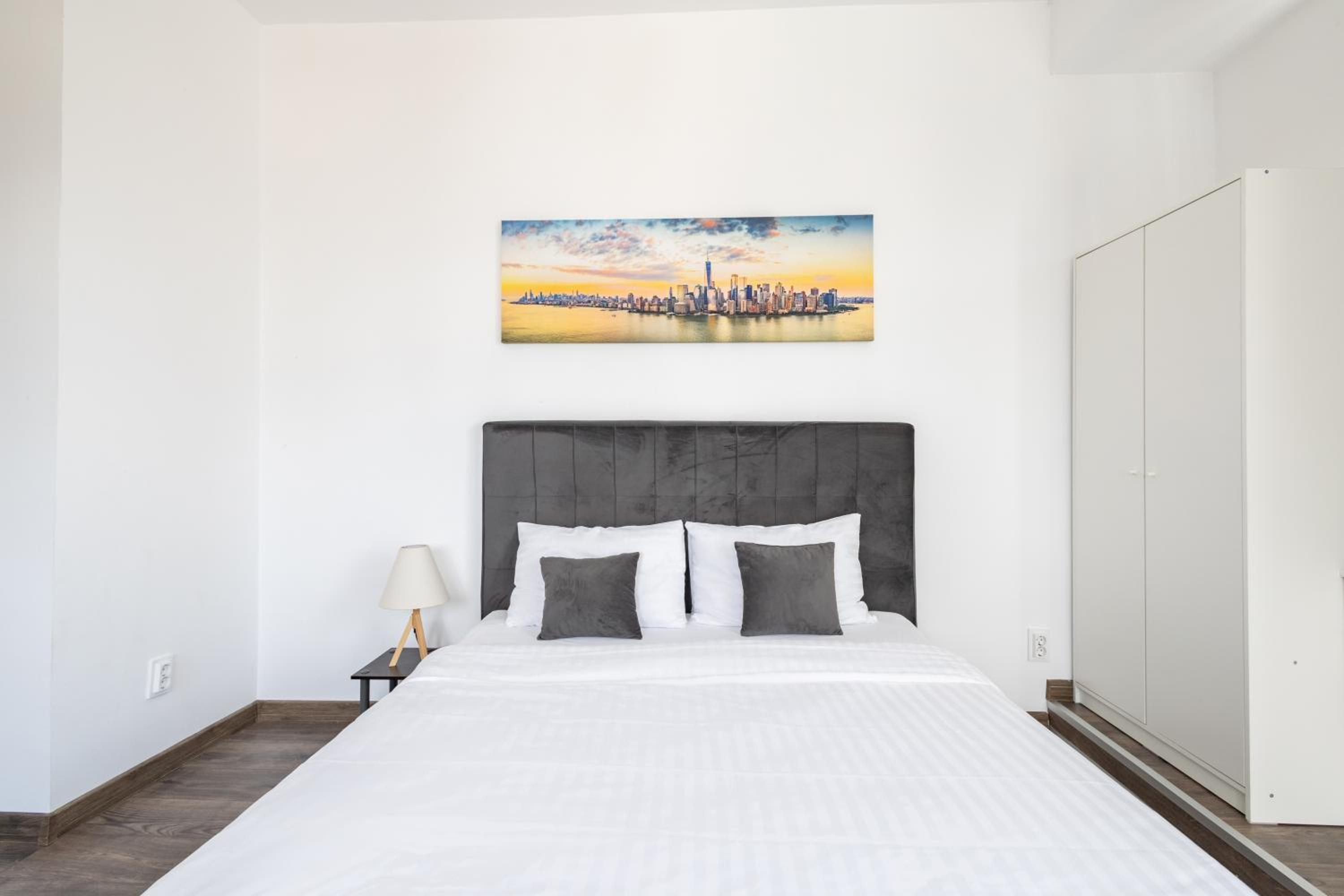 Downtown Victoria Apartments By CityBookings view 5