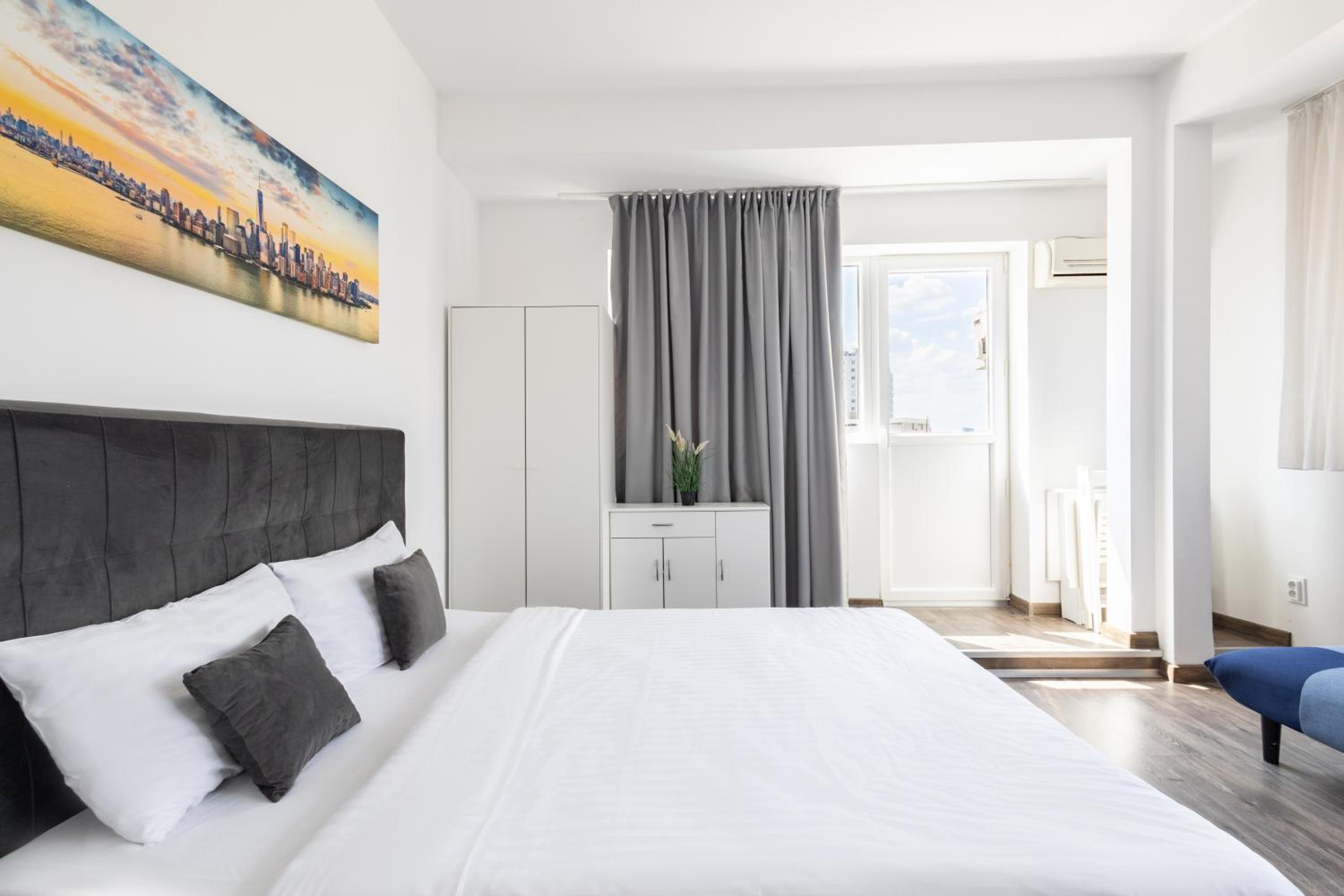 Downtown Victoria Apartments By CityBookings view 2