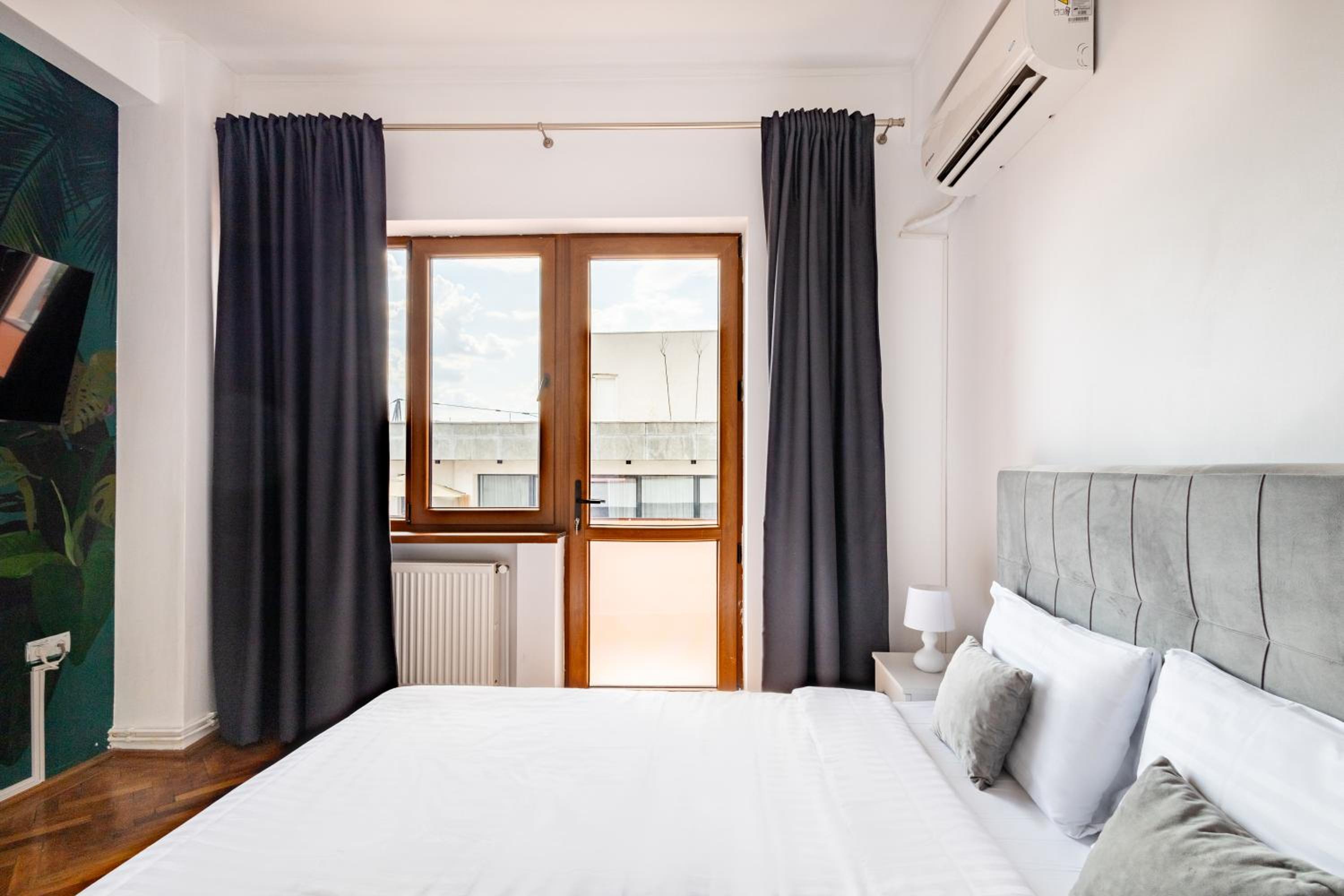 Downtown Victoria Apartments By CityBookings view 4