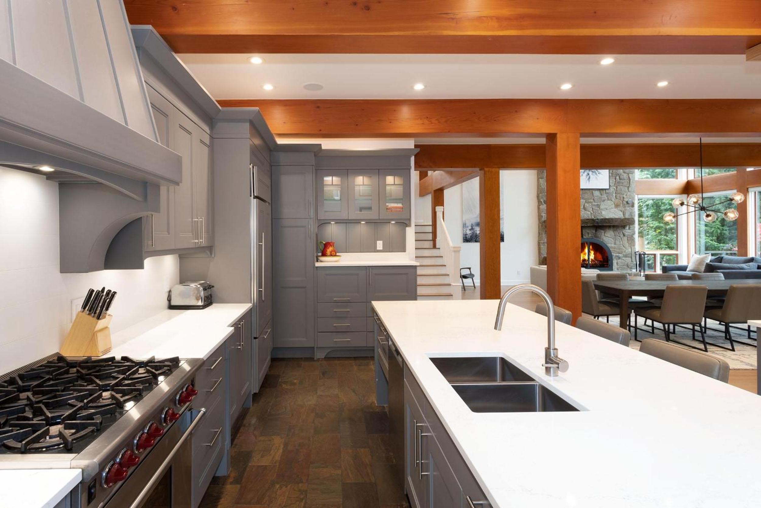 Big Sky Chalet | Stylish Guest Favourite, Hot Tub, Stunning Views