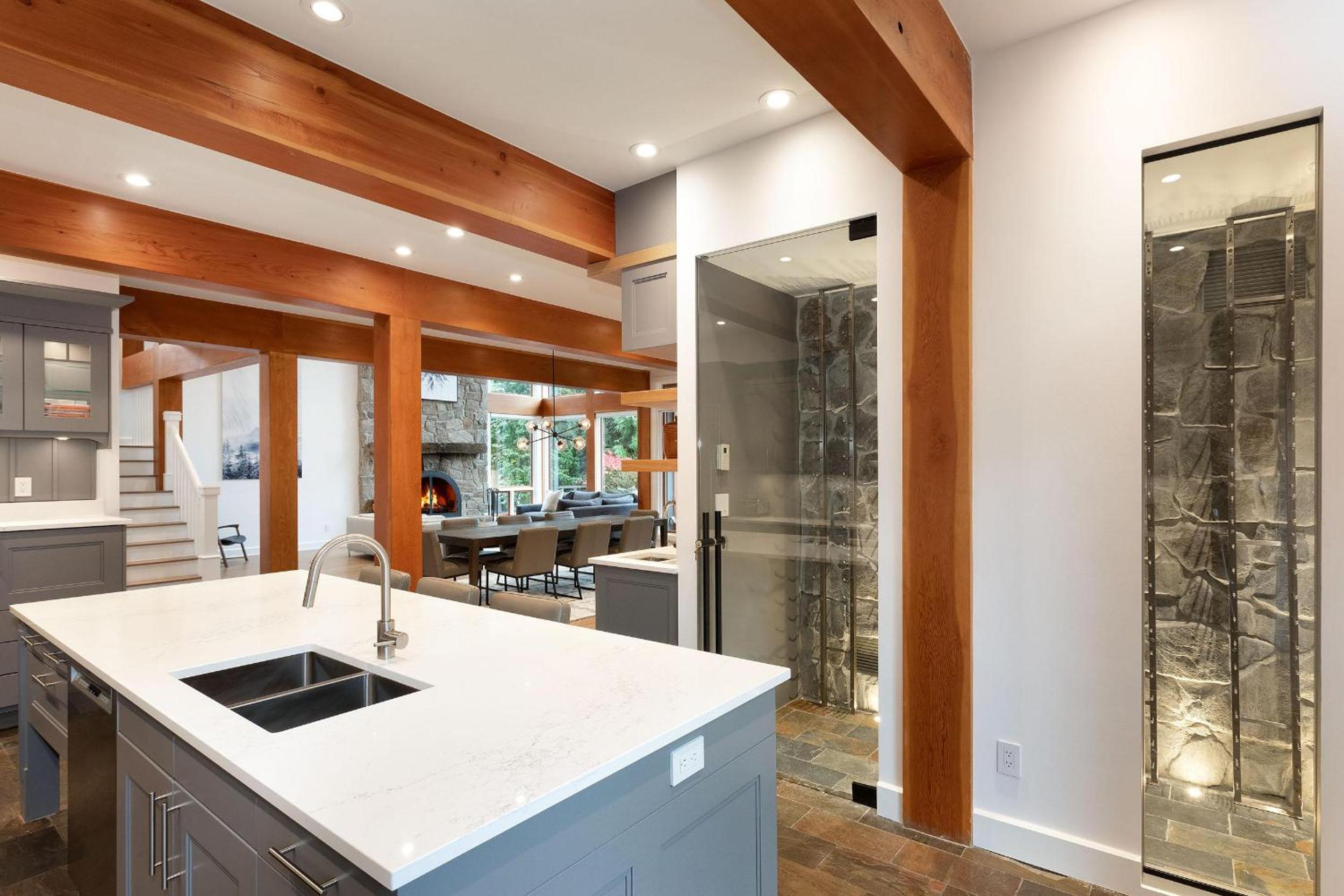 Big Sky Chalet | Stylish Guest Favourite, Hot Tub, Stunning Views