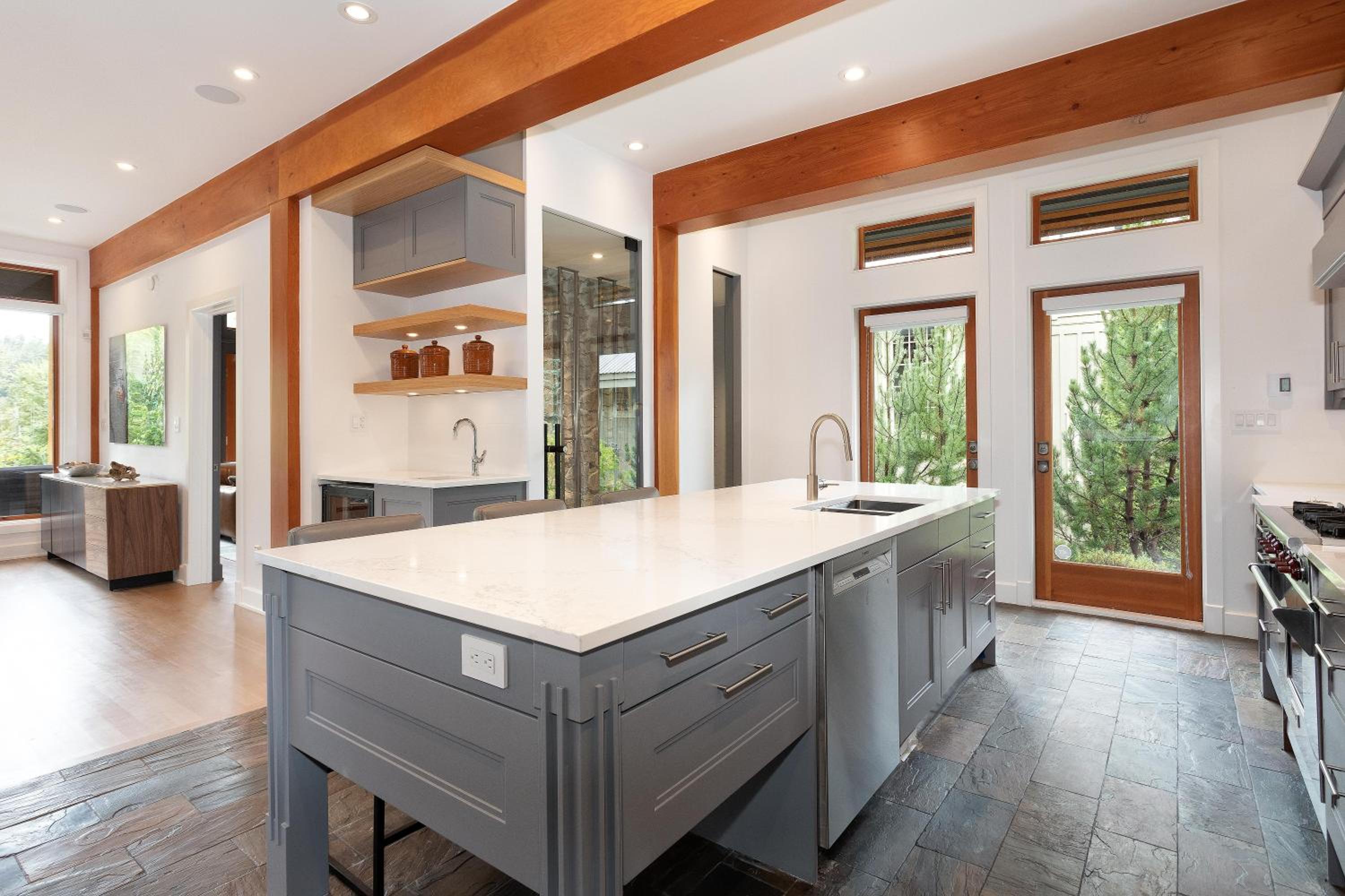 Big Sky Chalet | Stylish Guest Favourite, Hot Tub, Stunning Views