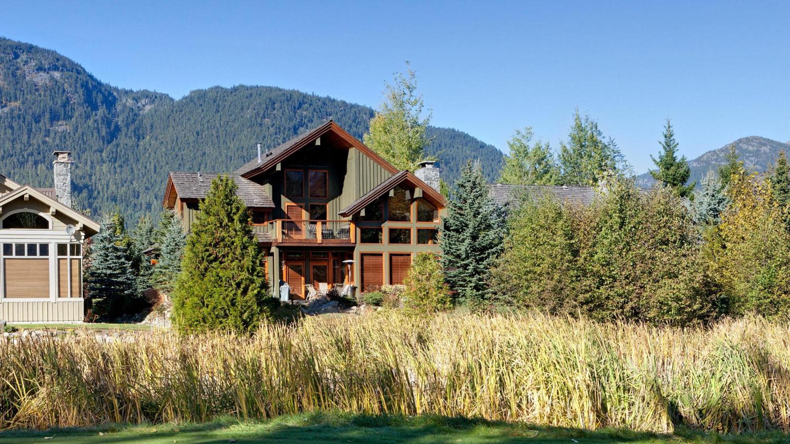 Big Sky Chalet | Stylish Guest Favourite, Hot Tub, Stunning Views