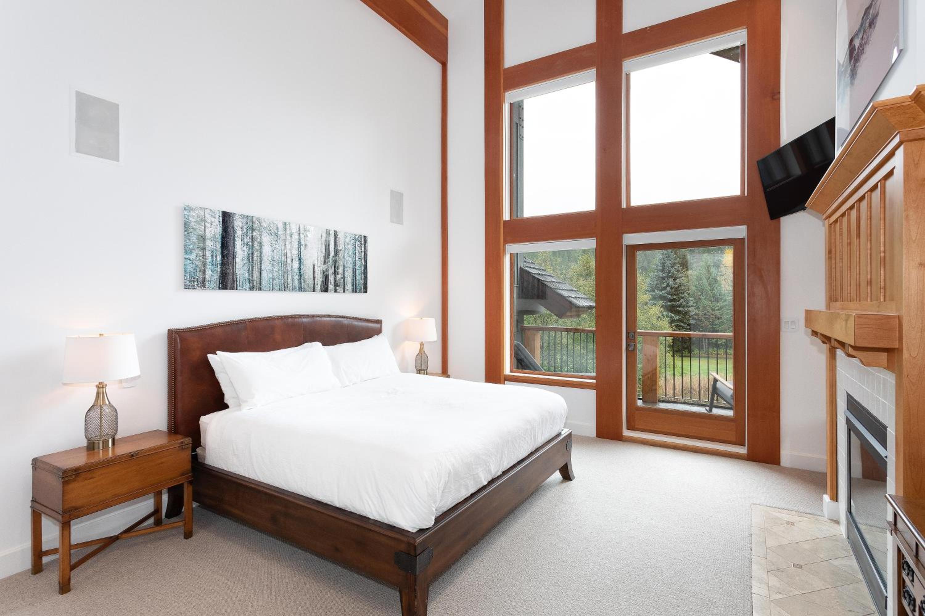 Big Sky Chalet | Stylish Guest Favourite, Hot Tub, Stunning Views