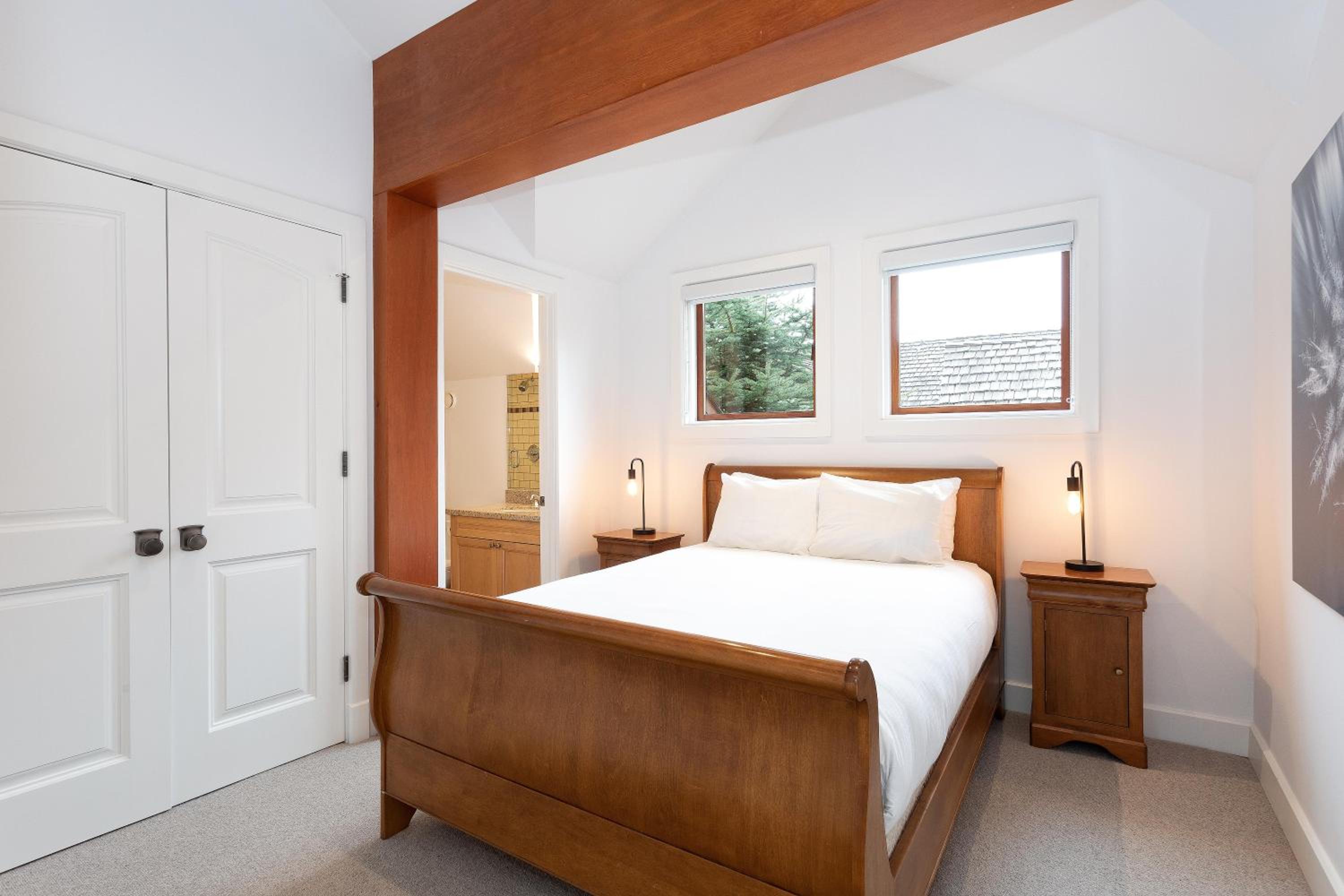 Big Sky Chalet | Stylish Guest Favourite, Hot Tub, Stunning Views