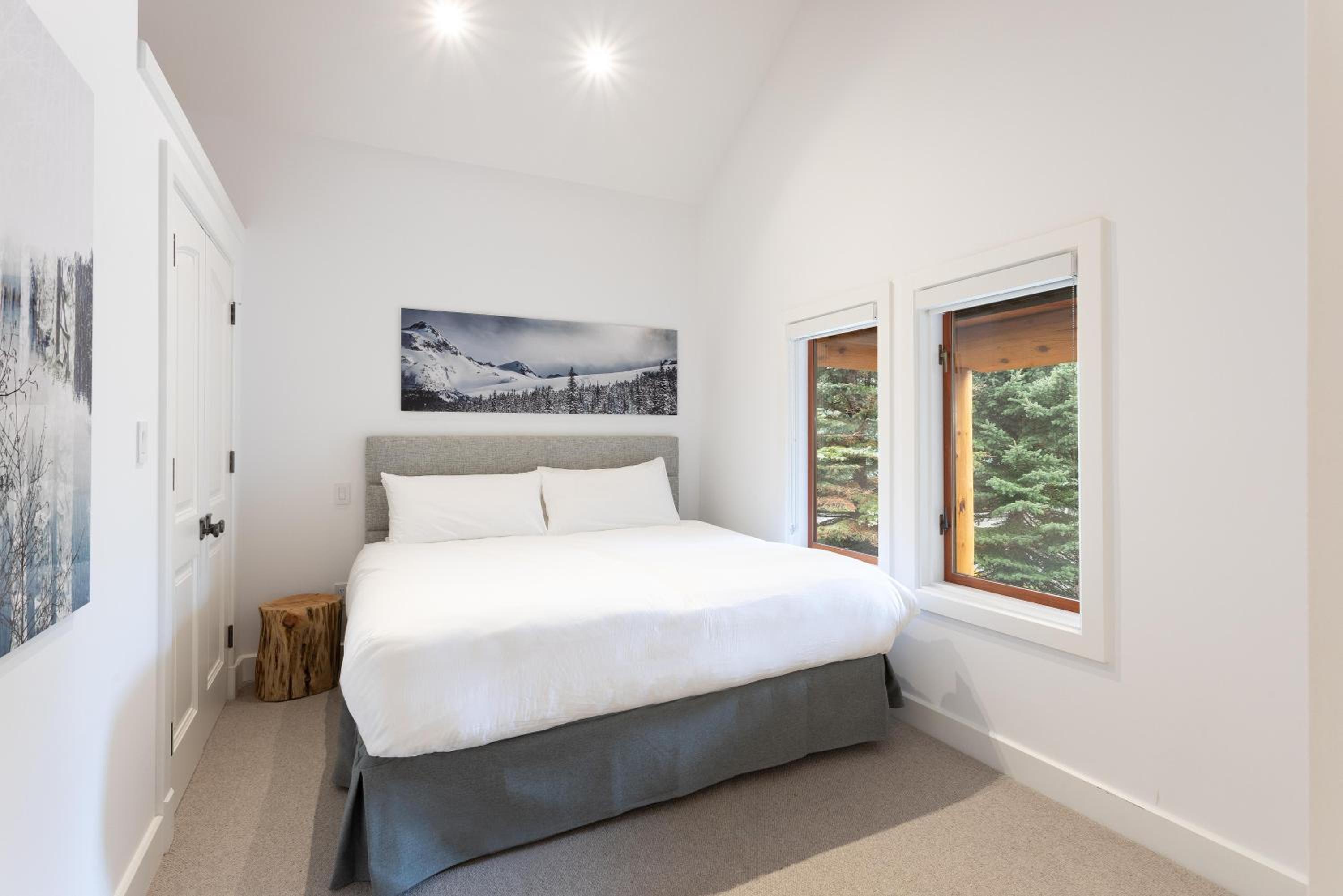Big Sky Chalet | Stylish Guest Favourite, Hot Tub, Stunning Views